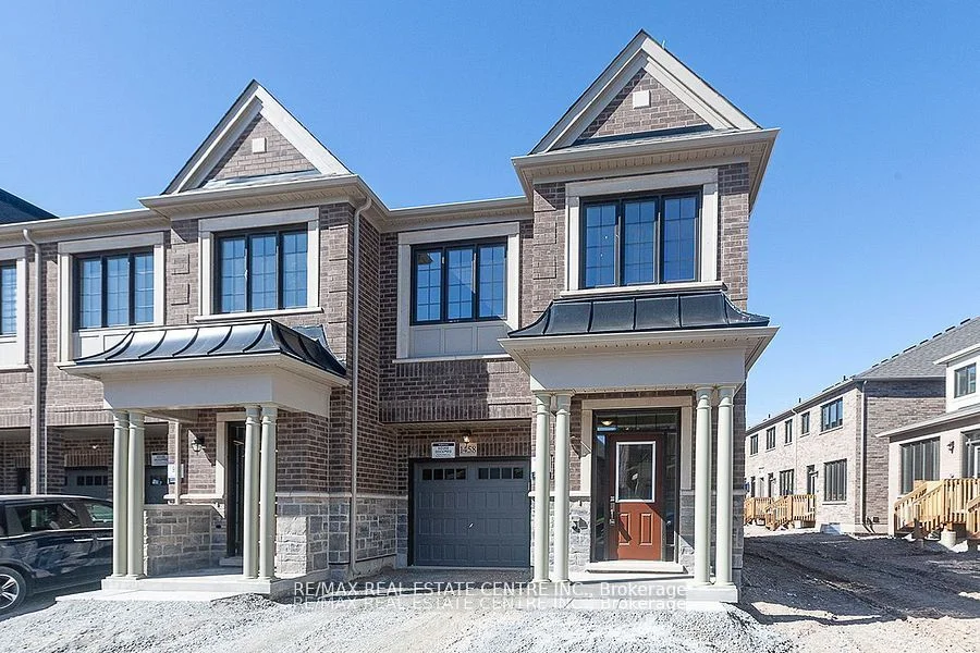 Att/Row/Townhouse in Milton