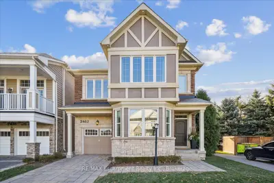 Detached Condo in Oakville