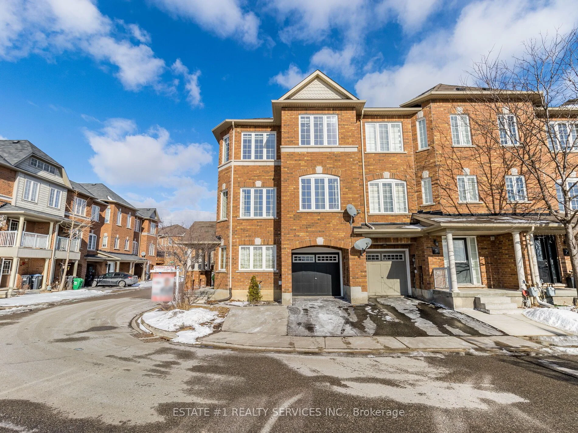 Att/Row/Townhouse in Brampton