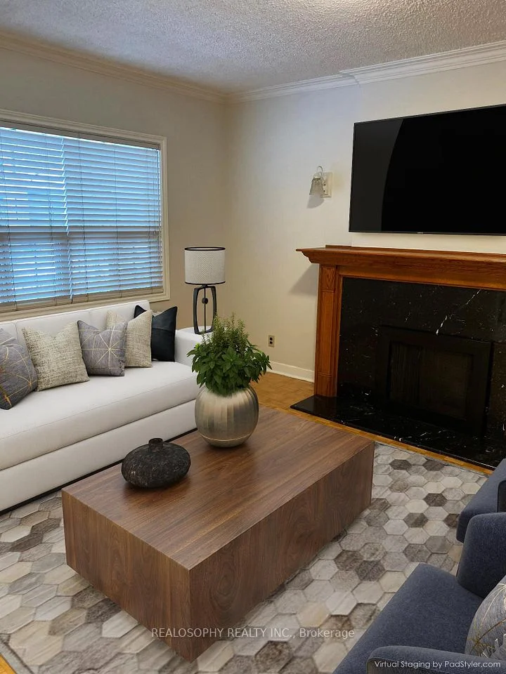 101 Auburn Avenue, Toronto W03, ON M6H 2L8