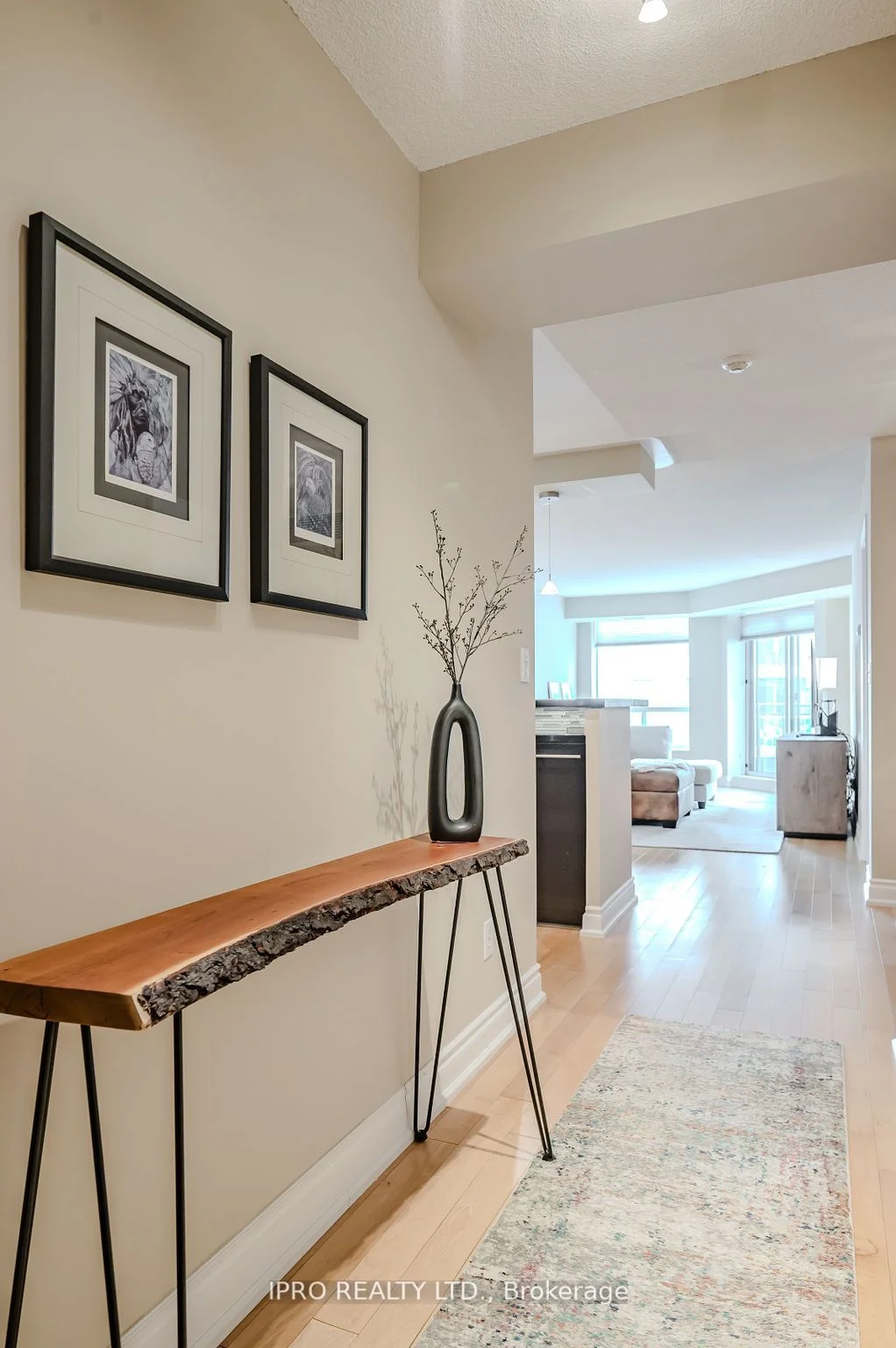 190 Manitoba Street 605, Toronto W06, On M8y 3y8