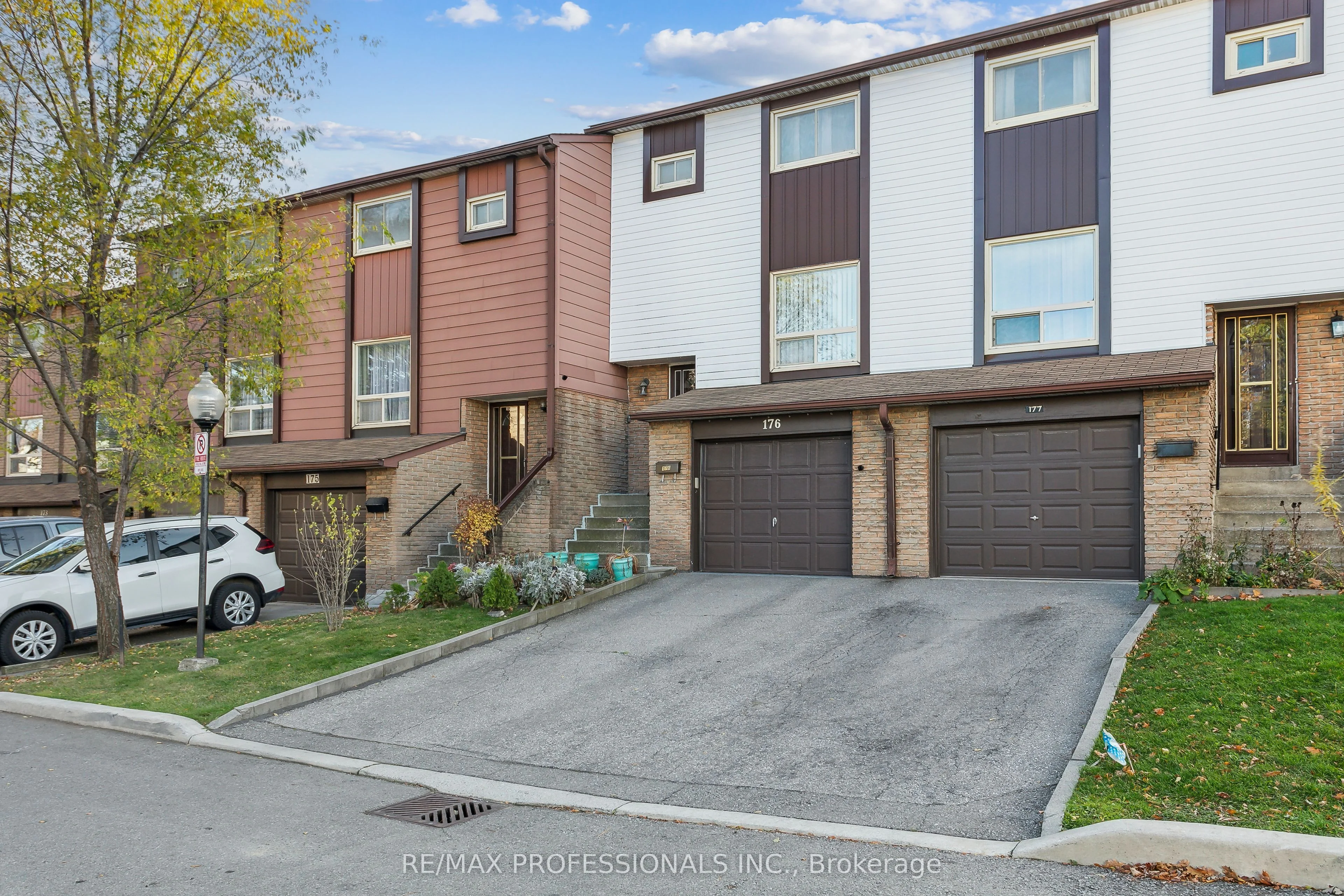 1221 Dundix Road E 176, Mississauga, On L4y 3y9