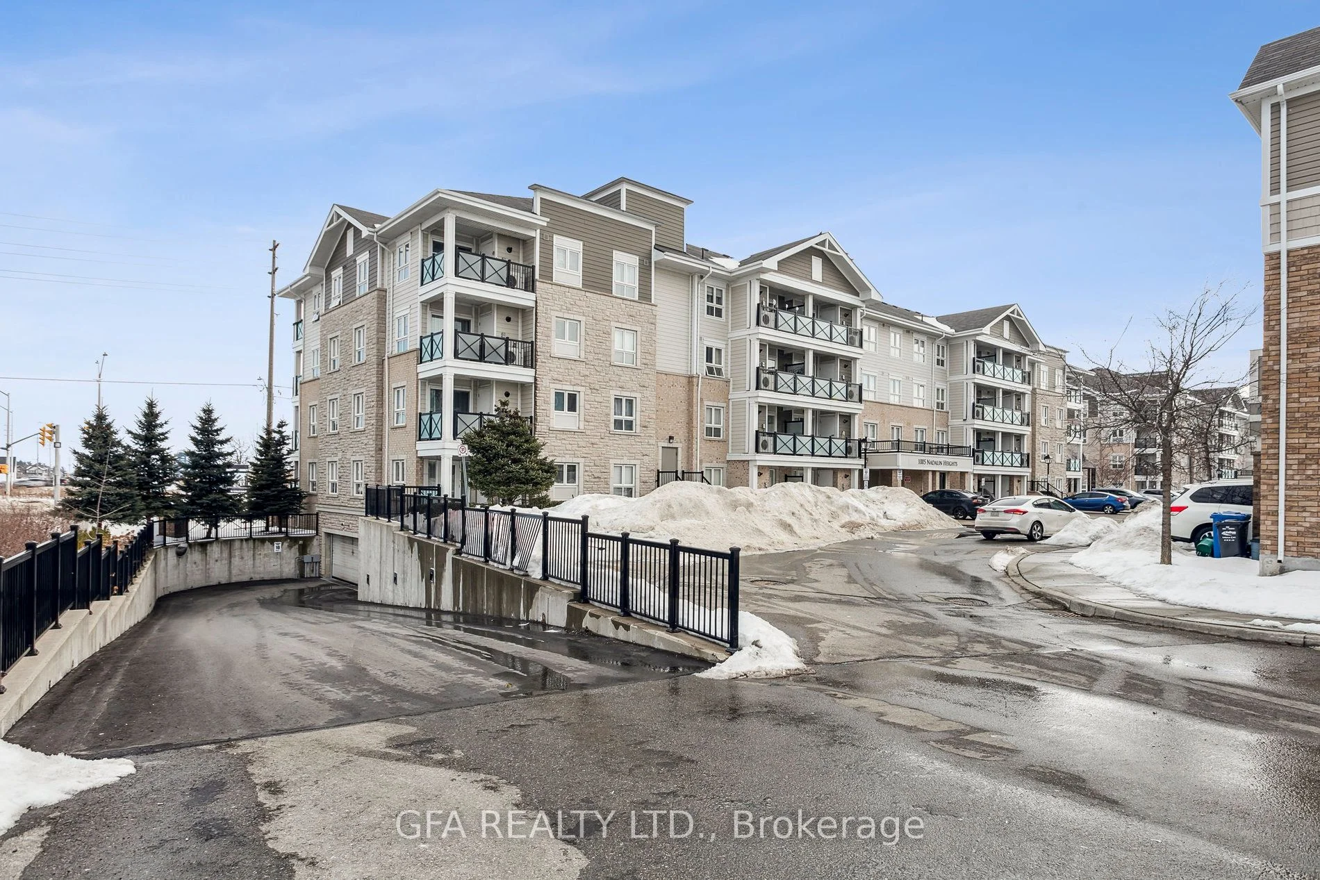 Condo Apartment in Milton