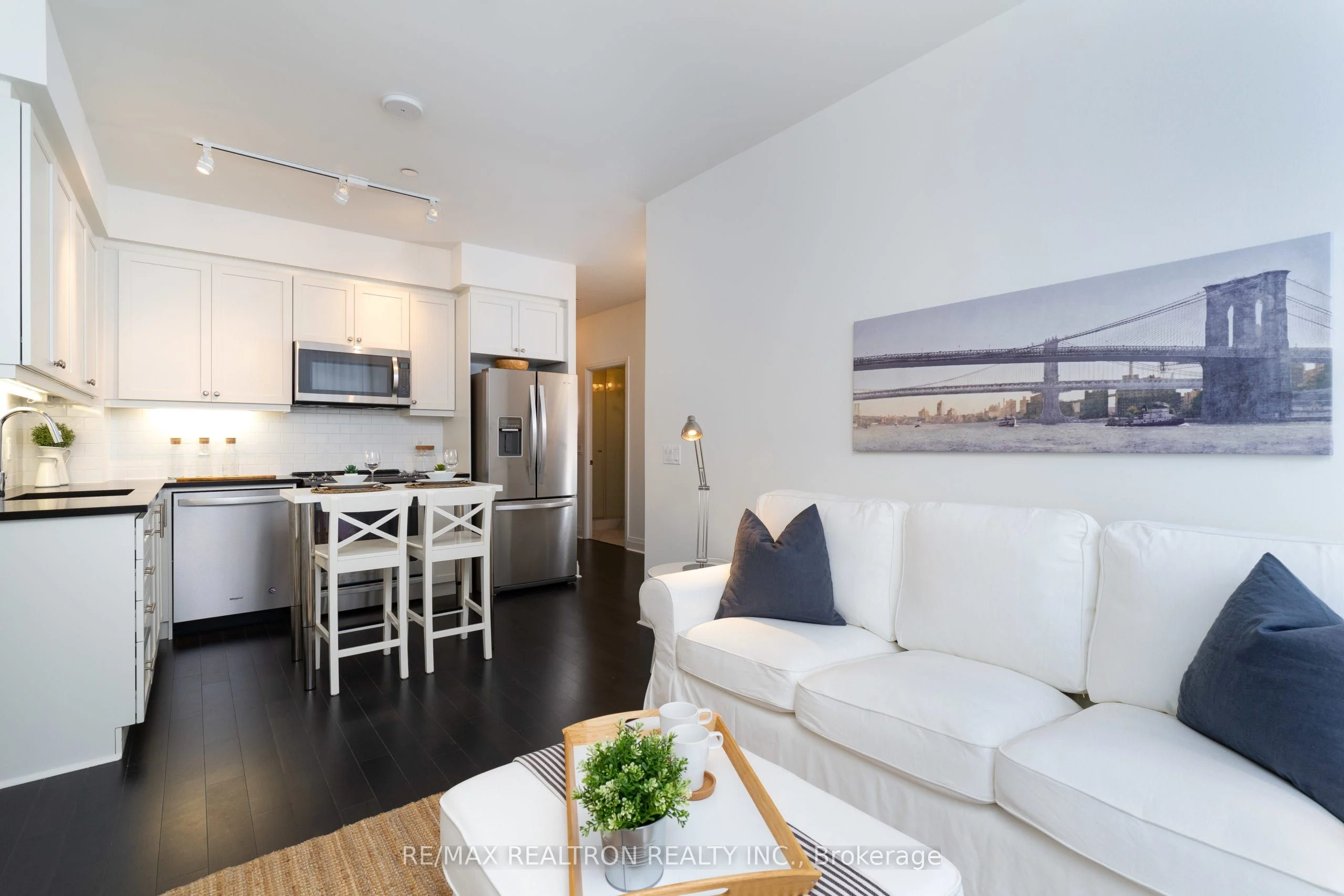 17 Zorra Street 211, Toronto W08, On M8l 0c8