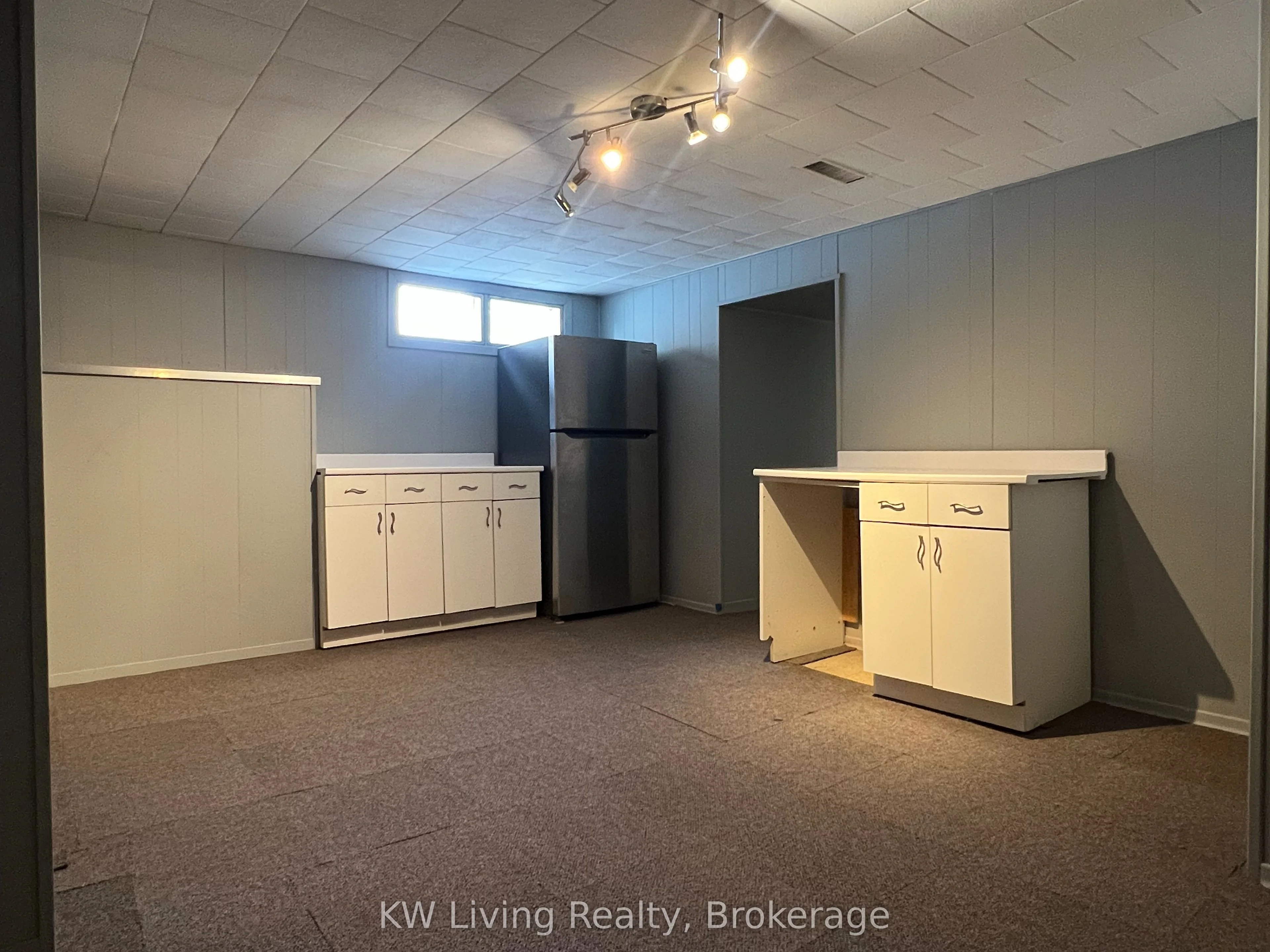 49 Suburban Drive, Mississauga, ON L5N 1H1