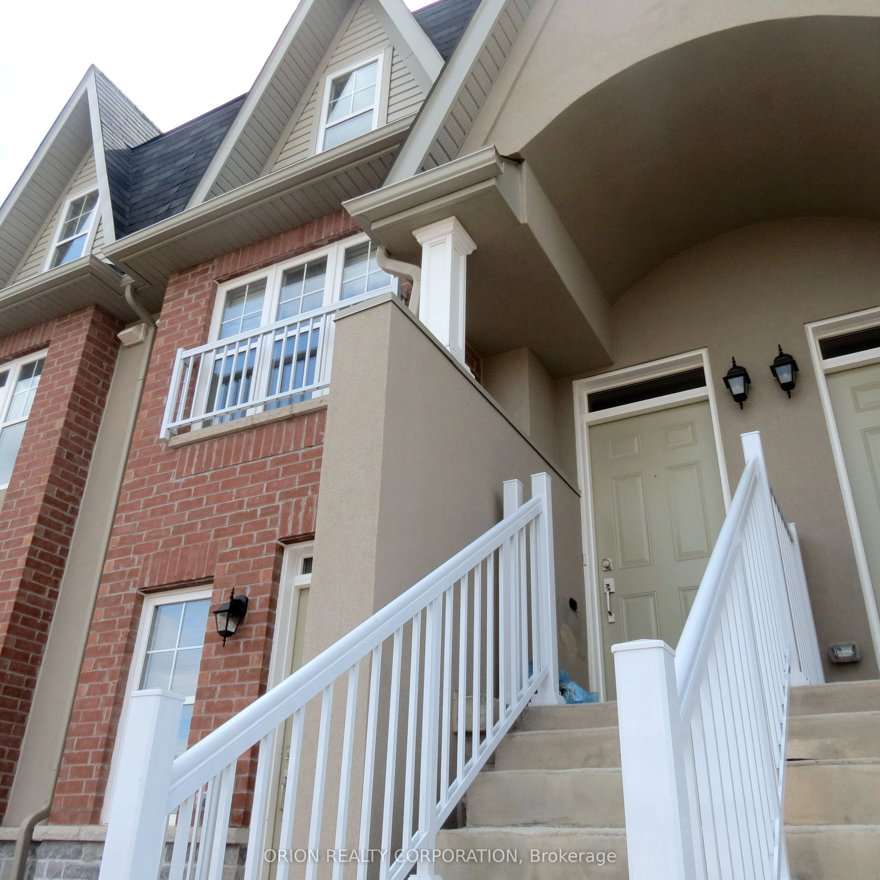 Condo Townhouse in Milton