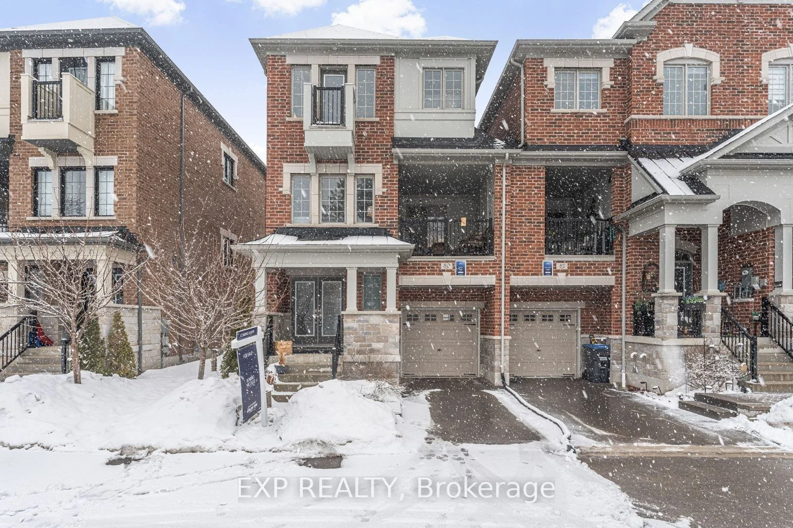 Att/Row/Townhouse in Brampton