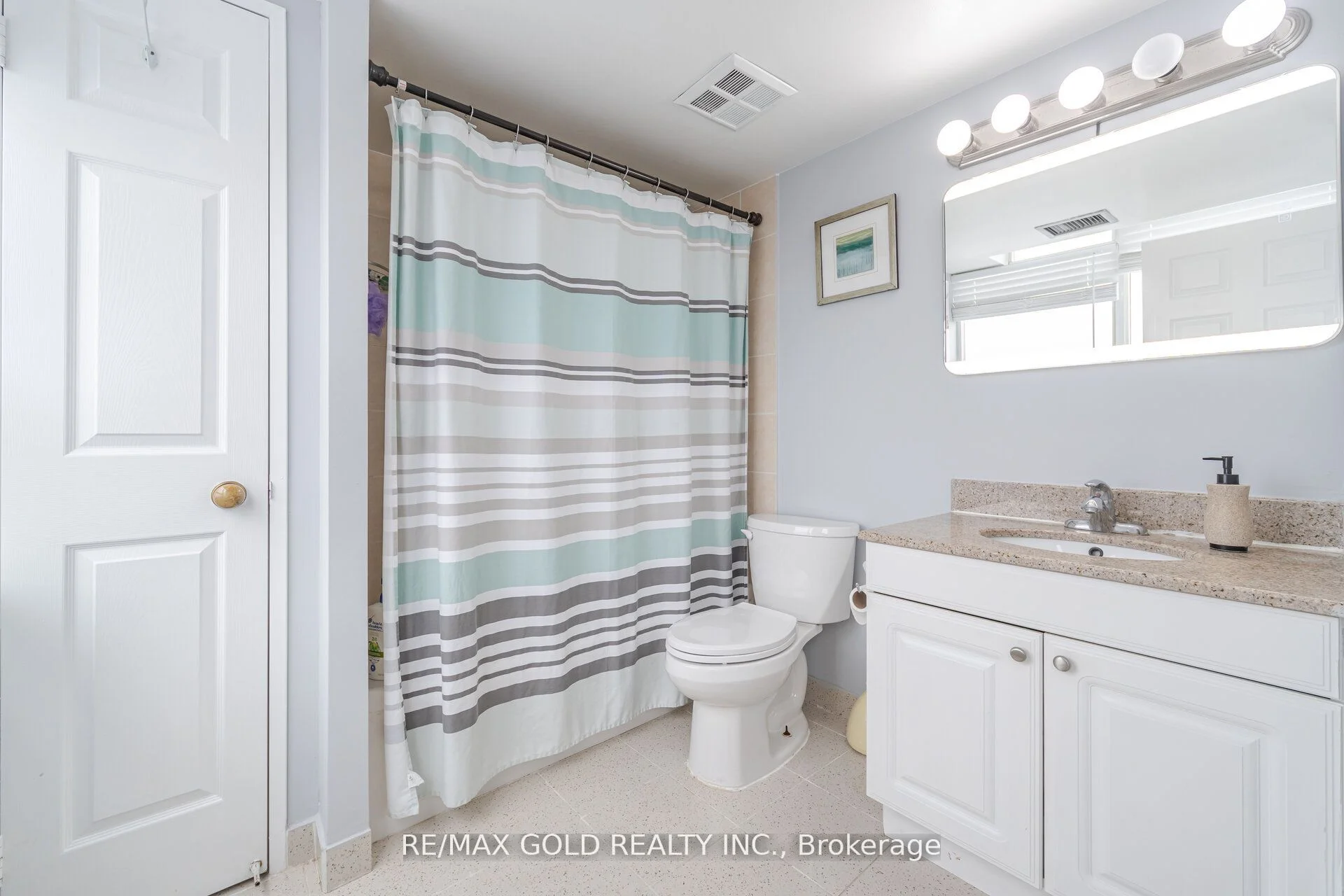 50 Kingsbridge Garden Circle 812, Mississauga, ON L5R 1Y2
