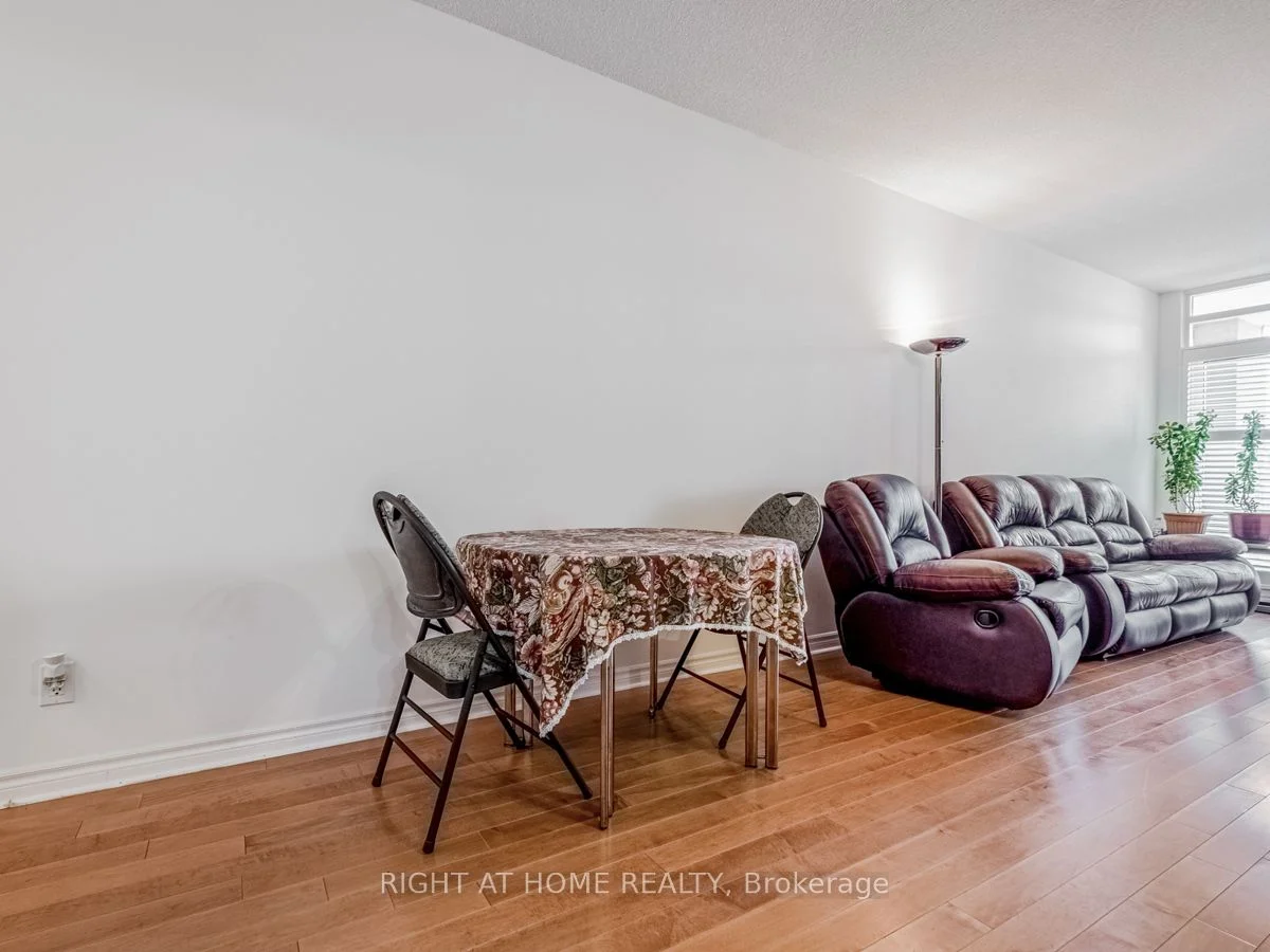 388 Prince Of Wales Drive 605, Mississauga, ON L5B 0A1