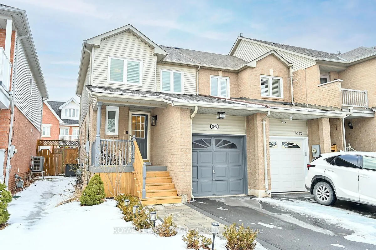 Att/Row/Townhouse in Burlington