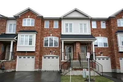 Att/Row/Townhouse in Oakville
