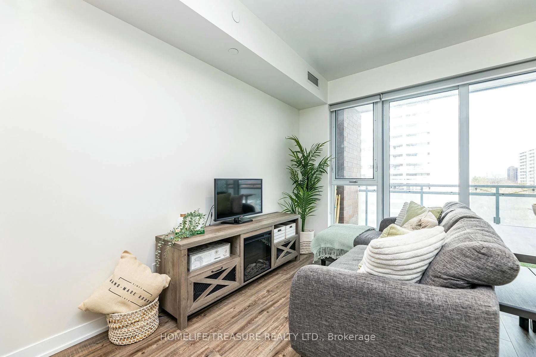 1830 Bloor Street 703, Toronto W02, ON M6P 3K6