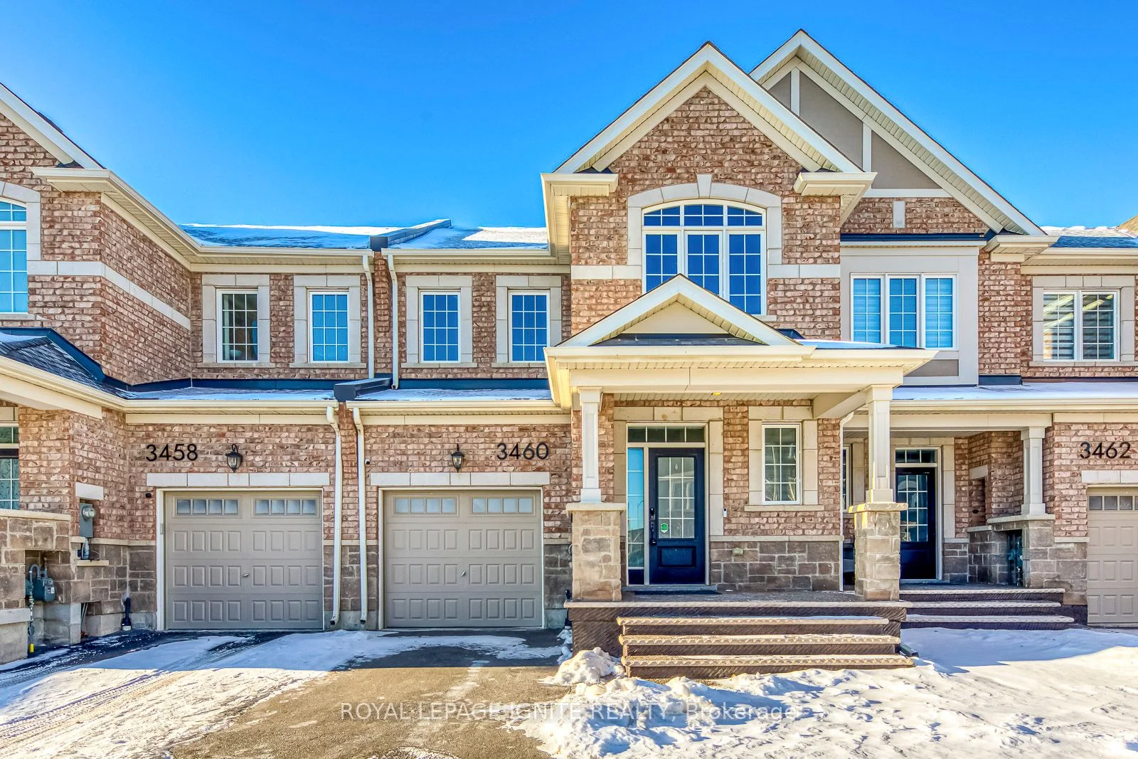 Att/Row/Townhouse in Oakville