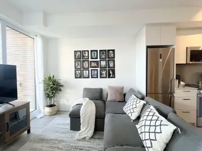 1787 St Clair Avenue W 814, Toronto W03, On M6n 0b7