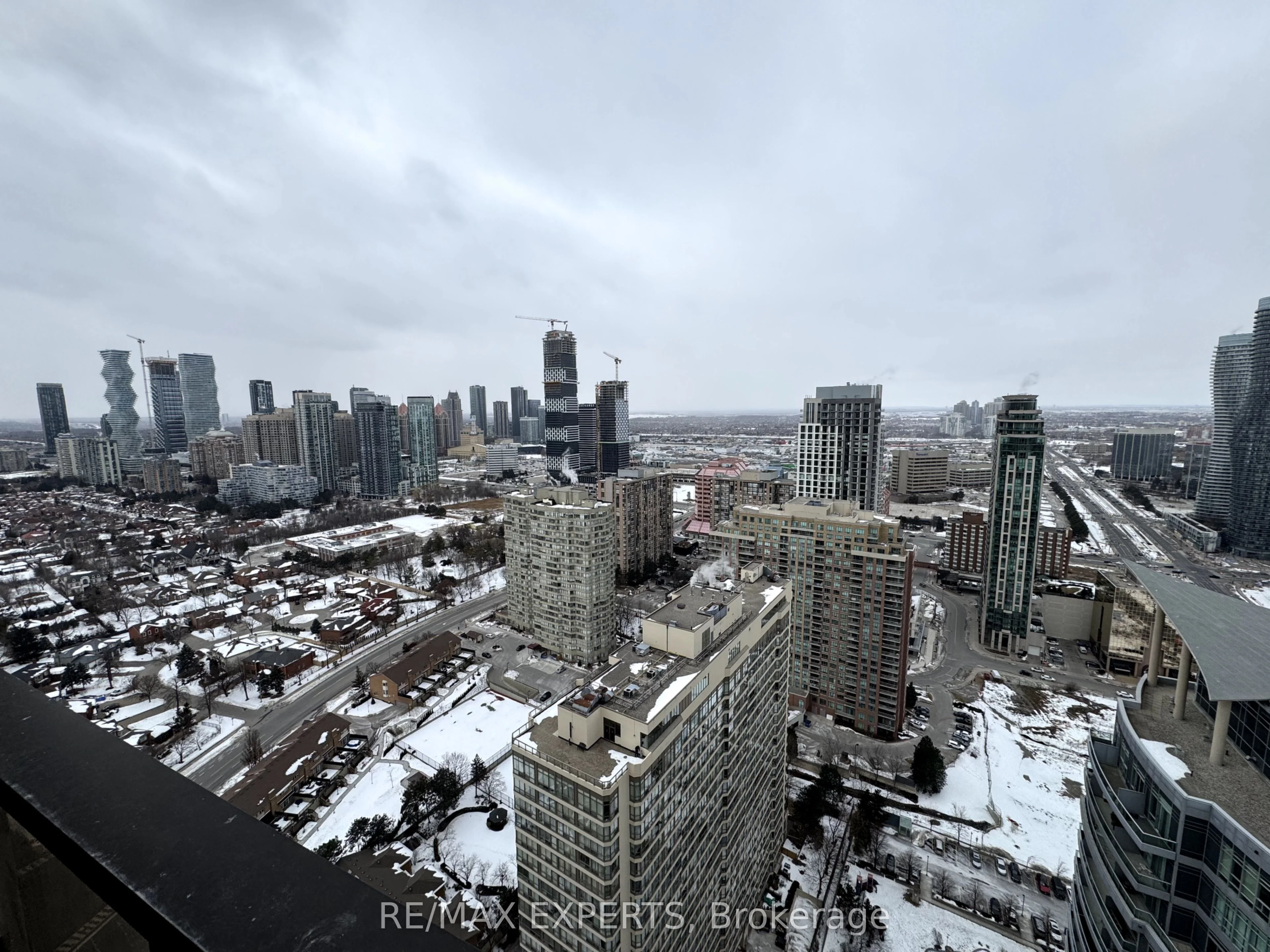 30 Elm Drive 3511, Mississauga, On L5b 1l9