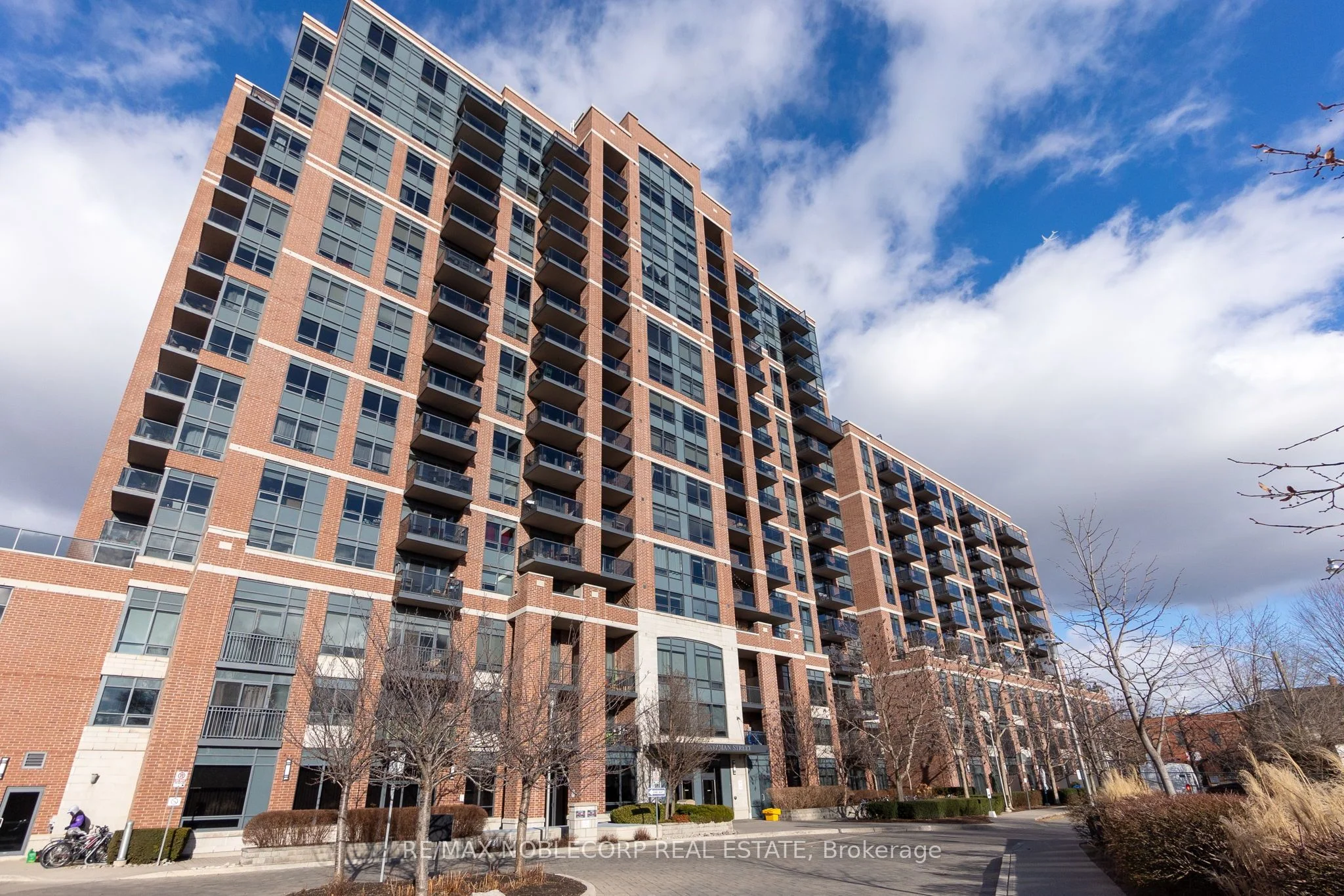 61 Heintzman Street S 914, Toronto W02, On M6p 5a2