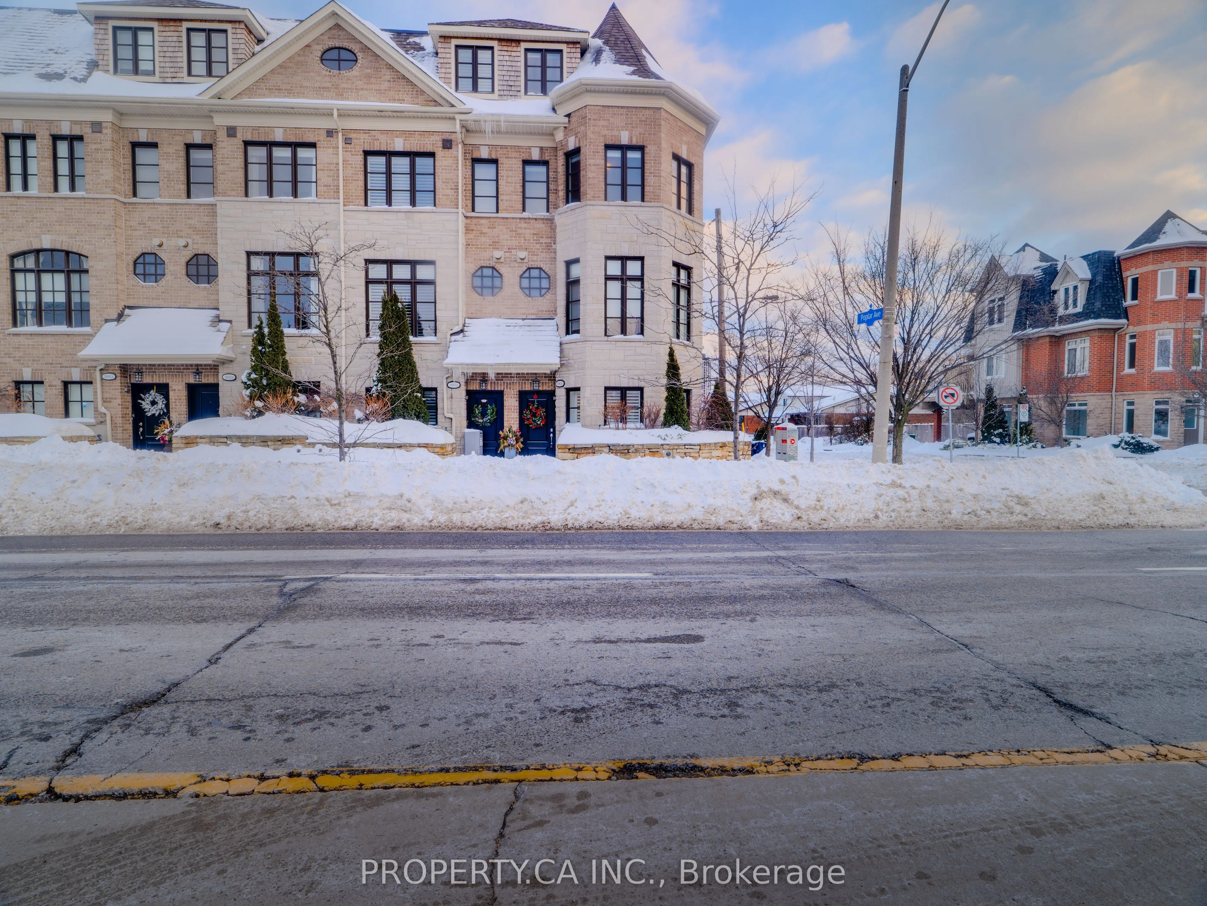 3883b Bloor Street W, Toronto W08, On M9b 1l6