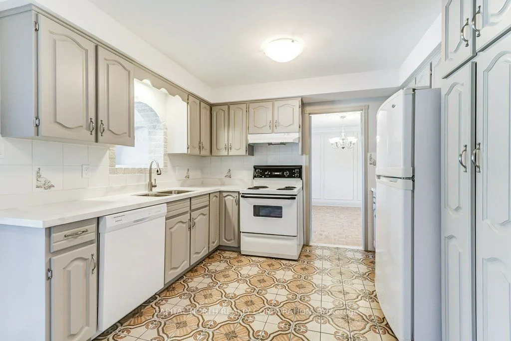 2 Aderno Court, Toronto W08, On M9a 4z9