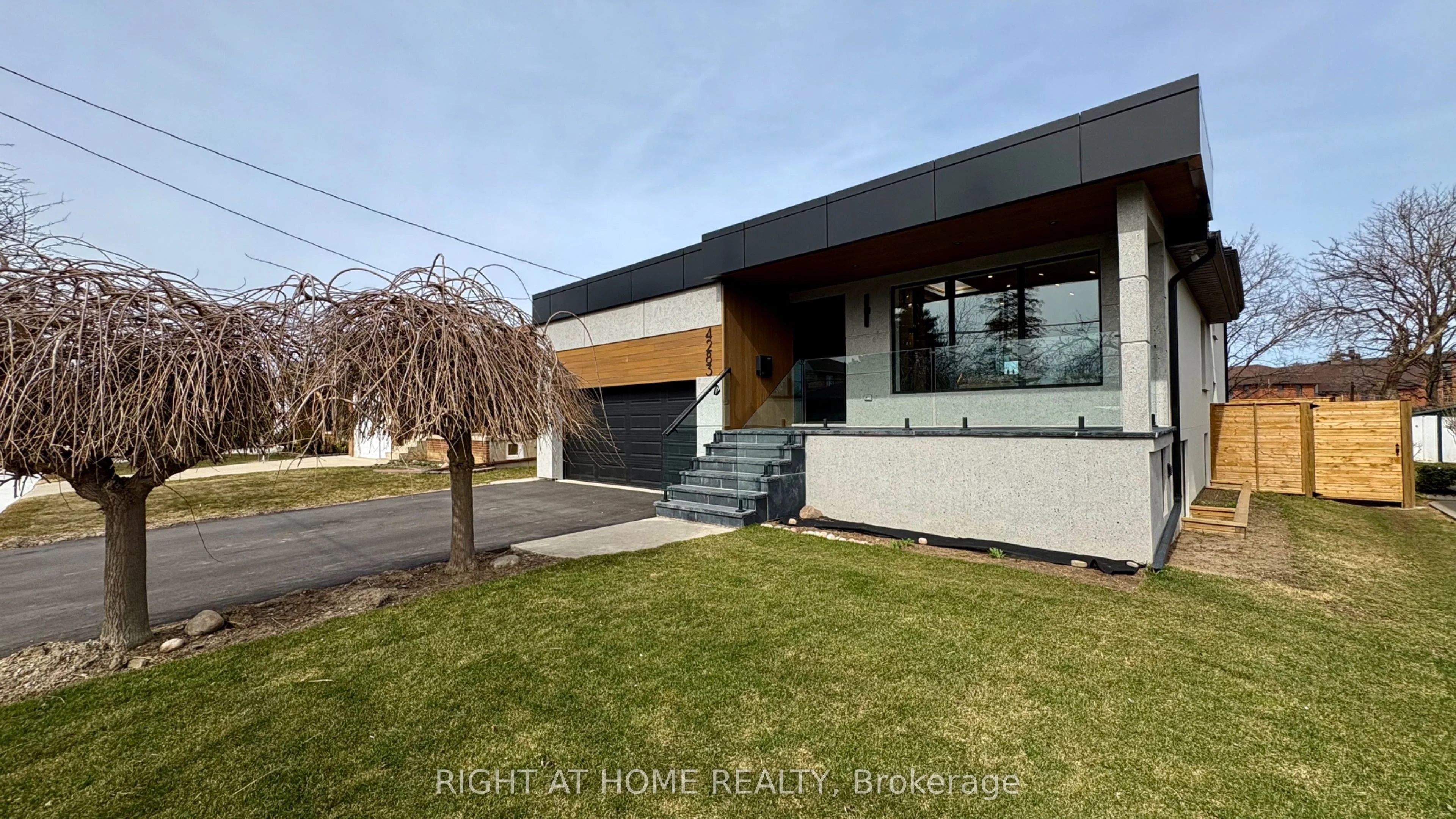 4283 Wilcox Road, Mississauga, On L4z 1c3