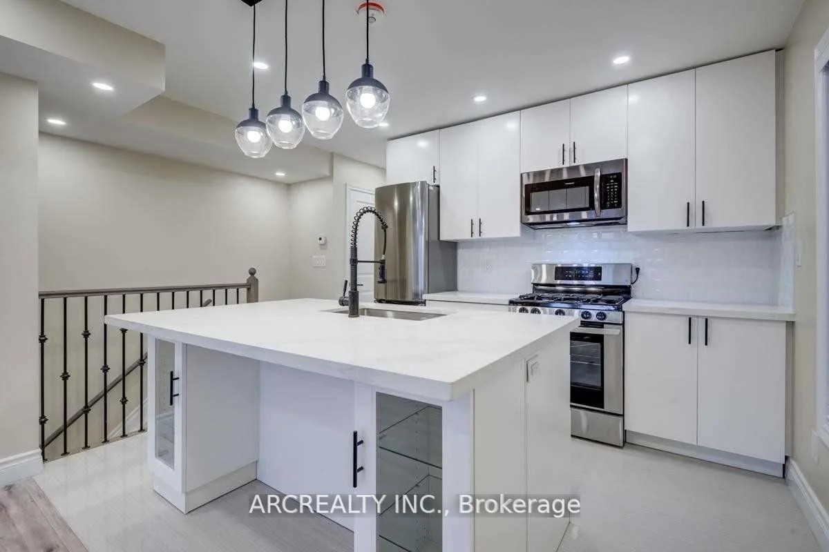 705 Dupont Street Upper, Toronto W02, On M6g 1z5
