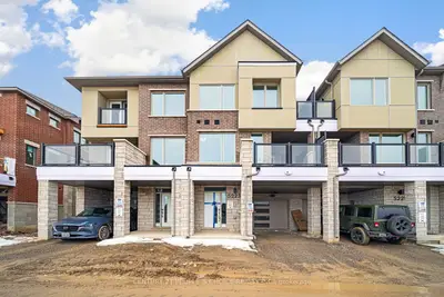 Att/Row/Townhouse in Mississauga