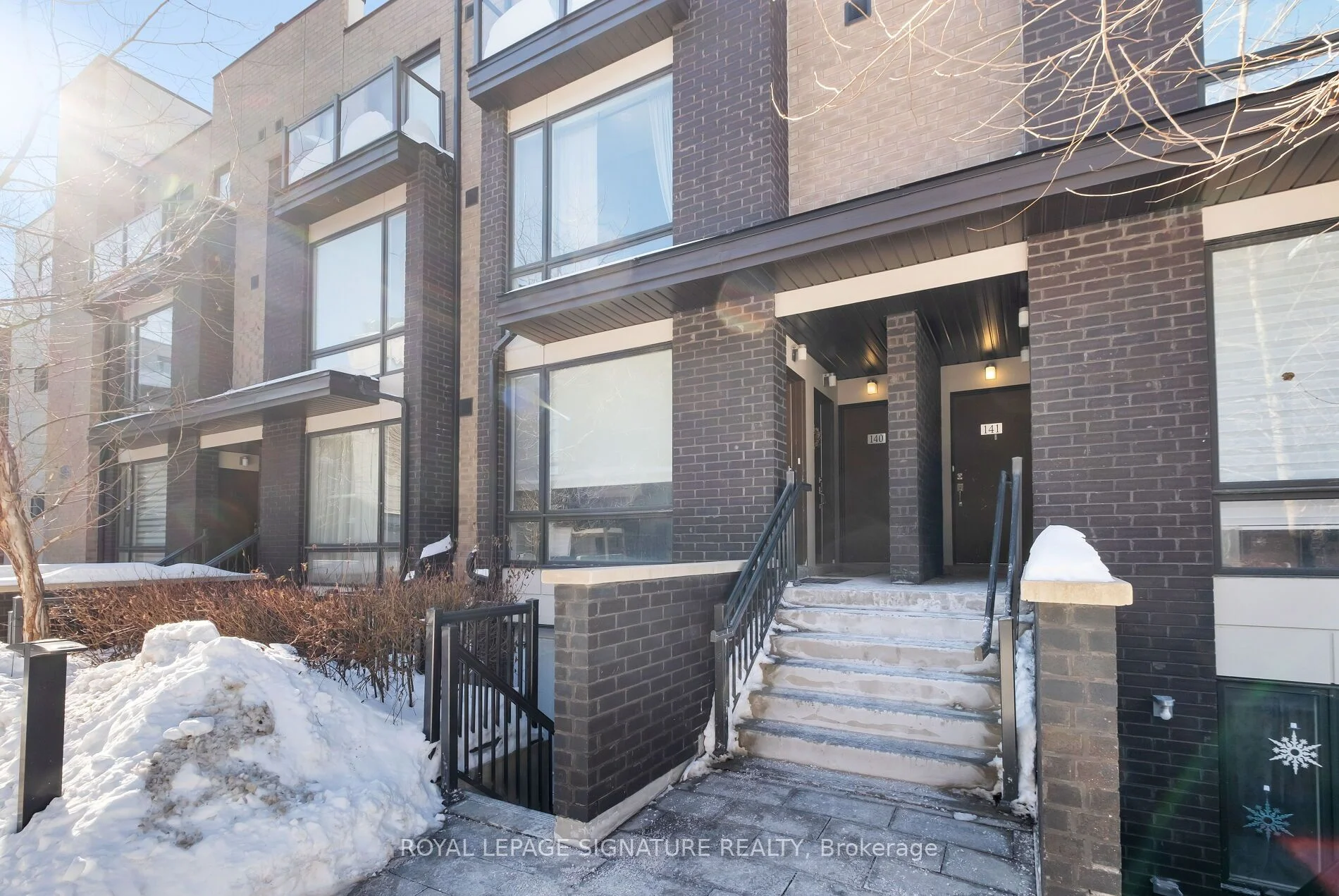 34 Fieldway Road 138, Toronto W08, ON M8Z 3L2