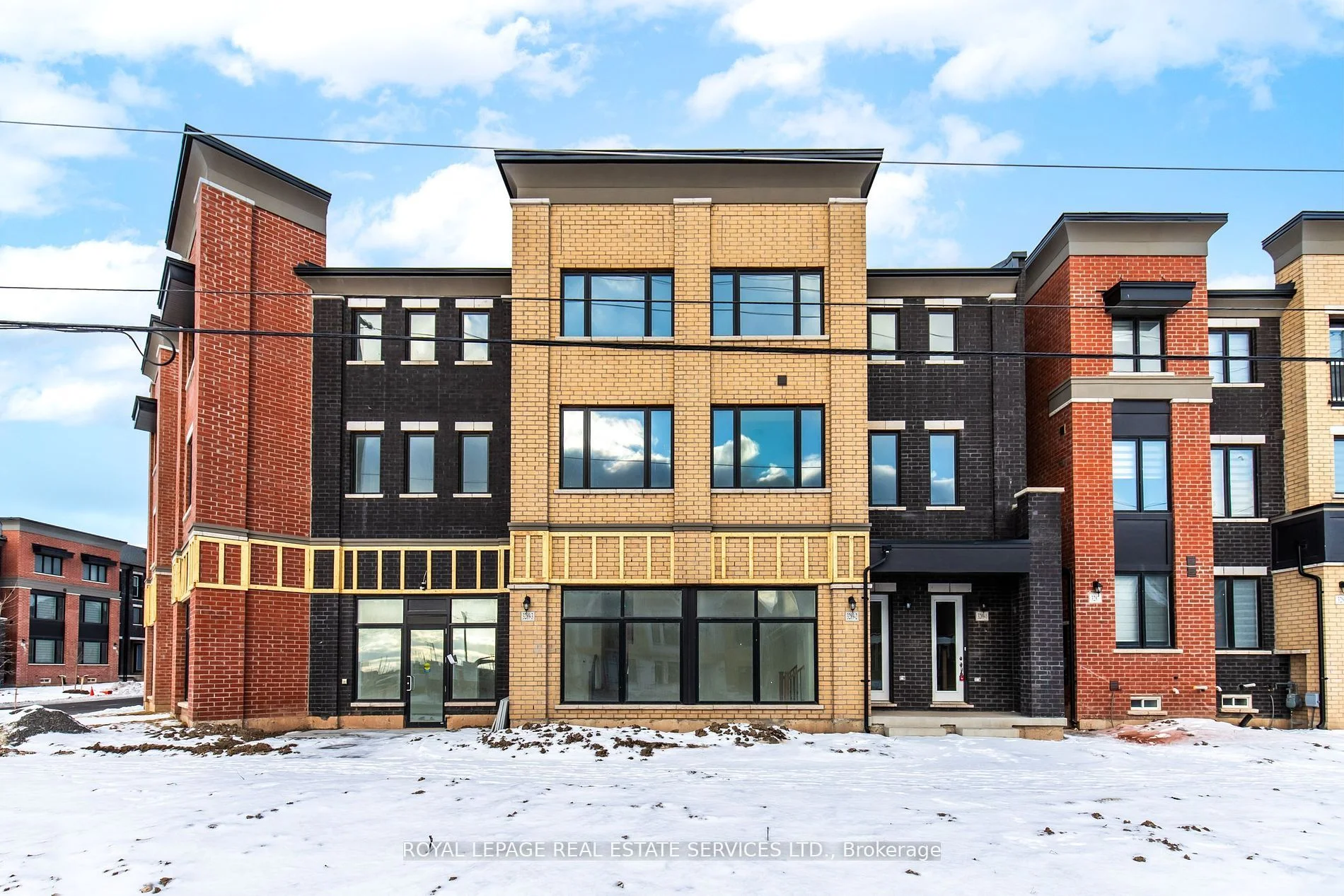 Att/Row/Townhouse in Oakville