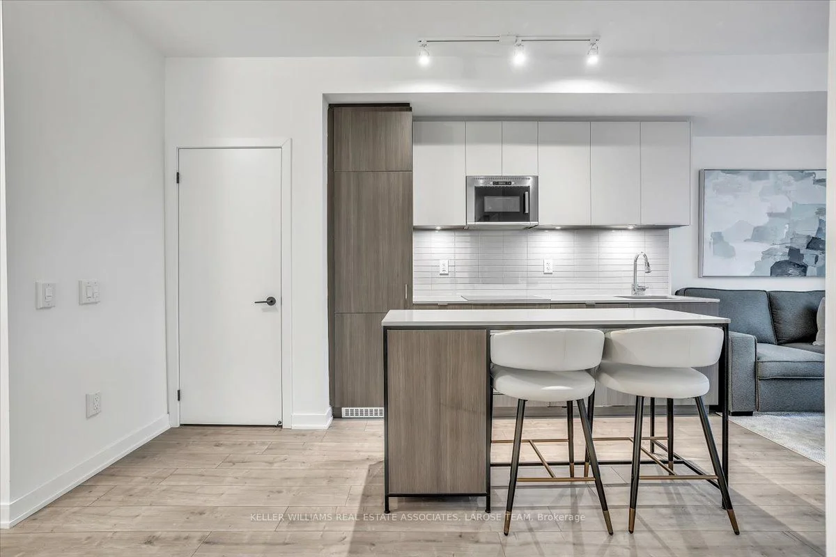 215 Lakeshore Road W 205, Mississauga, ON L5H 1G5