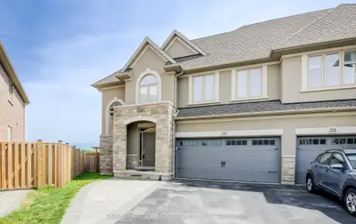 Att/Row/Townhouse in Oakville