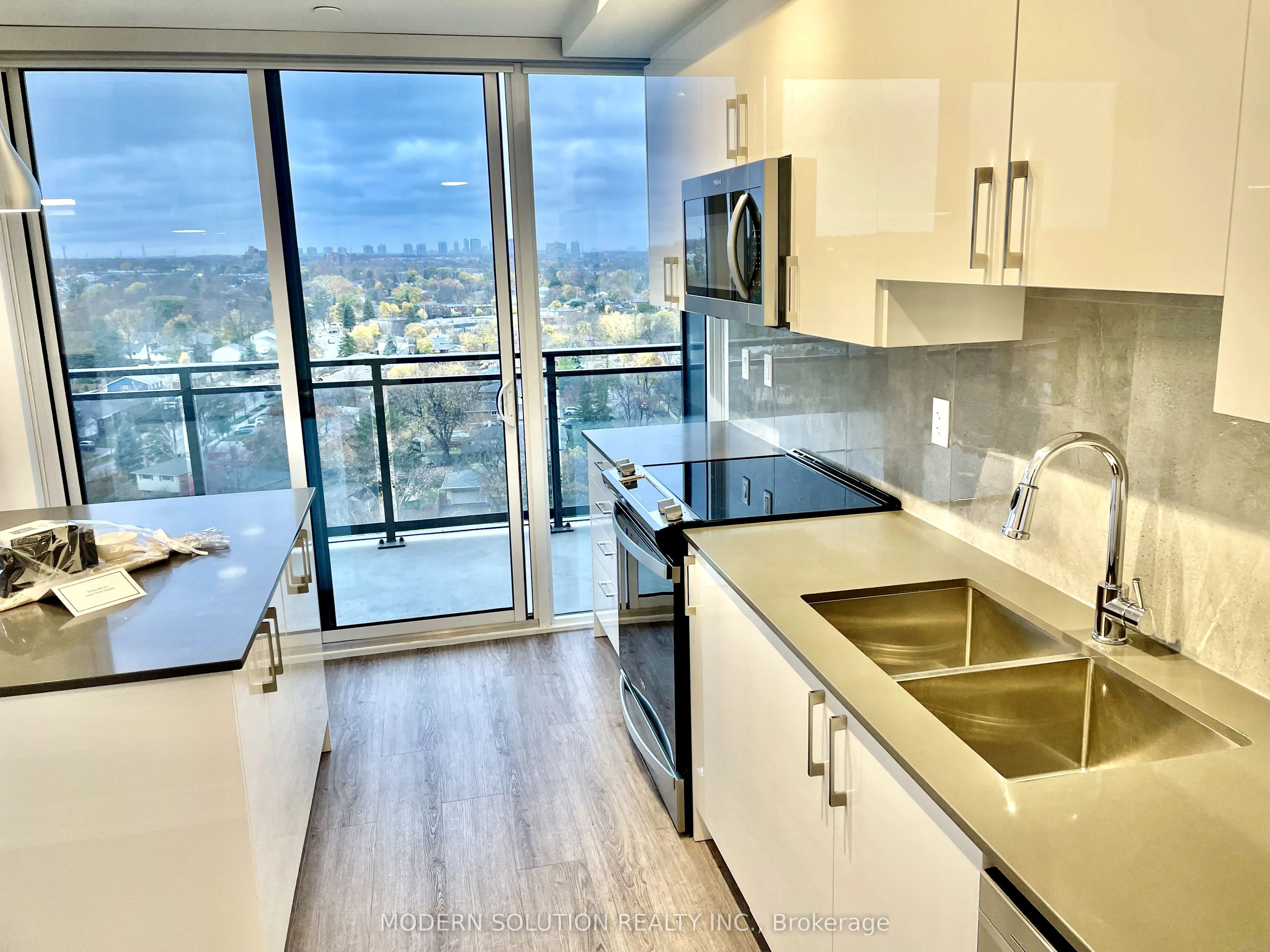 2215 Sheridan Park Drive 1102, Mississauga, ON L5K 1C7