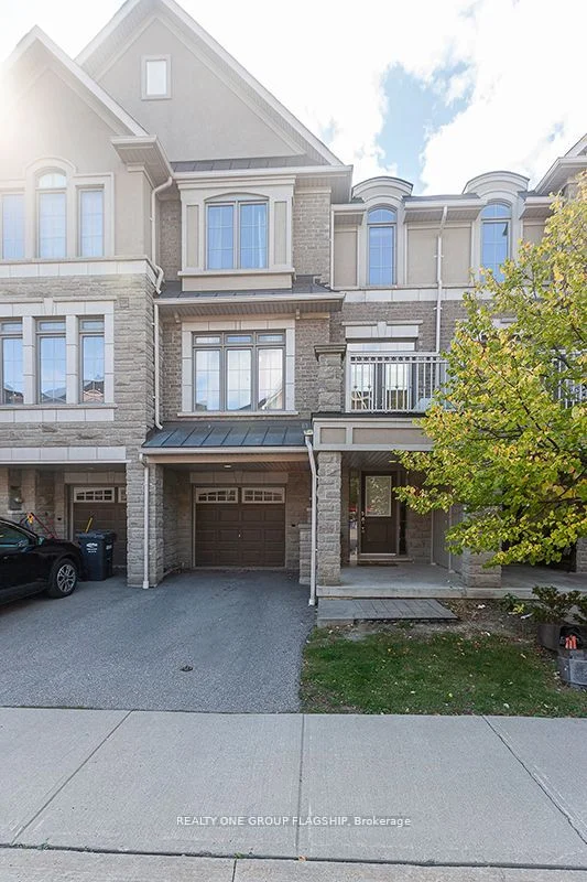 Att/Row/Townhouse in Oakville
