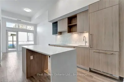 405 Dundas Street W 121, Oakville, On L6m 5p9