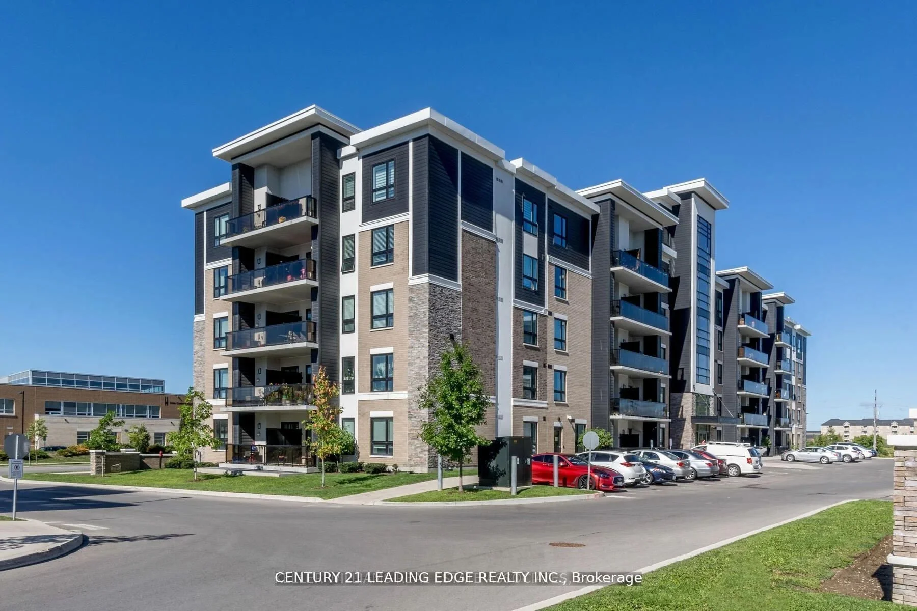 Condo Apartment in Milton