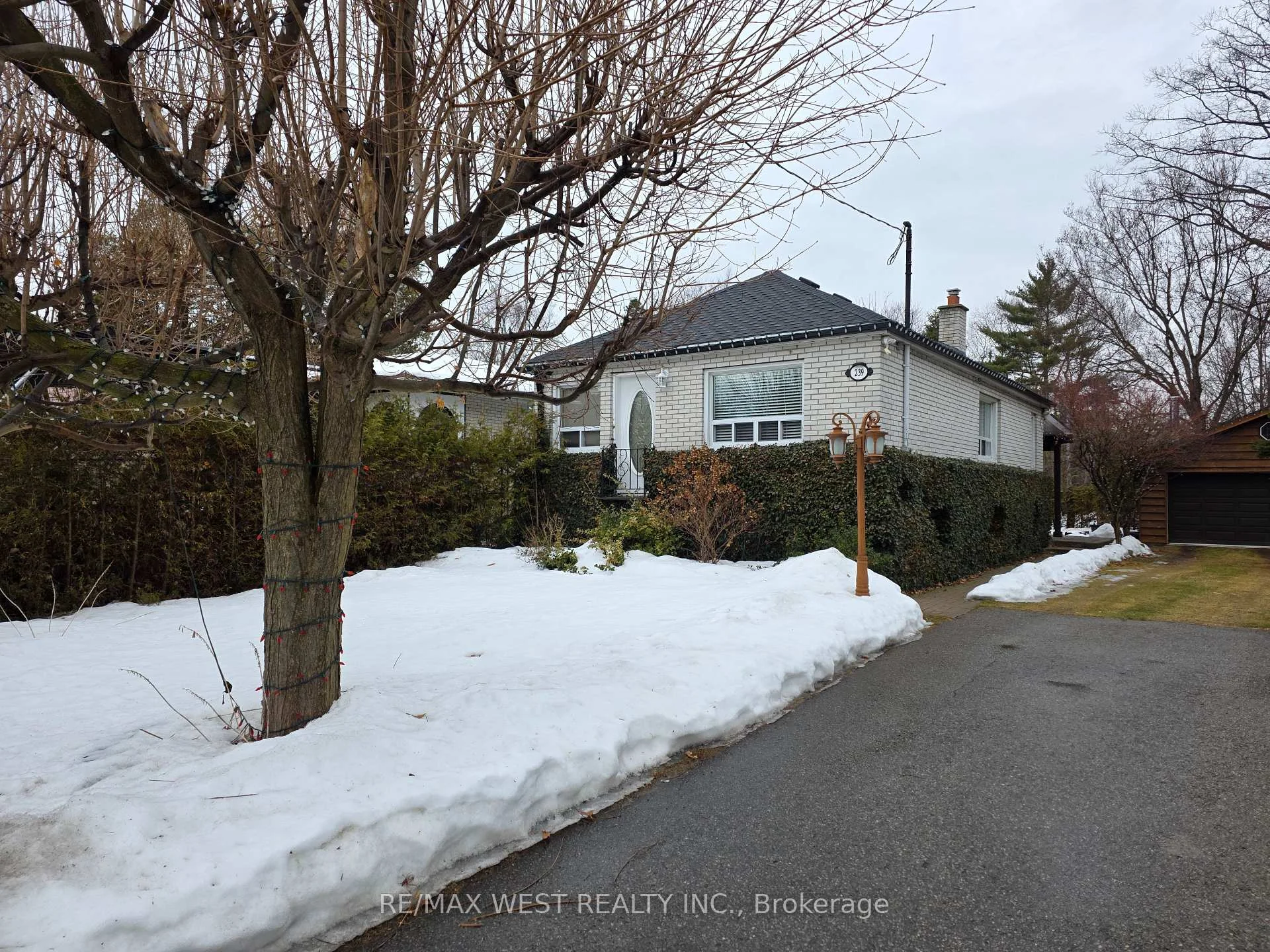 239 Angelene Street, Mississauga, ON L5G 1X3