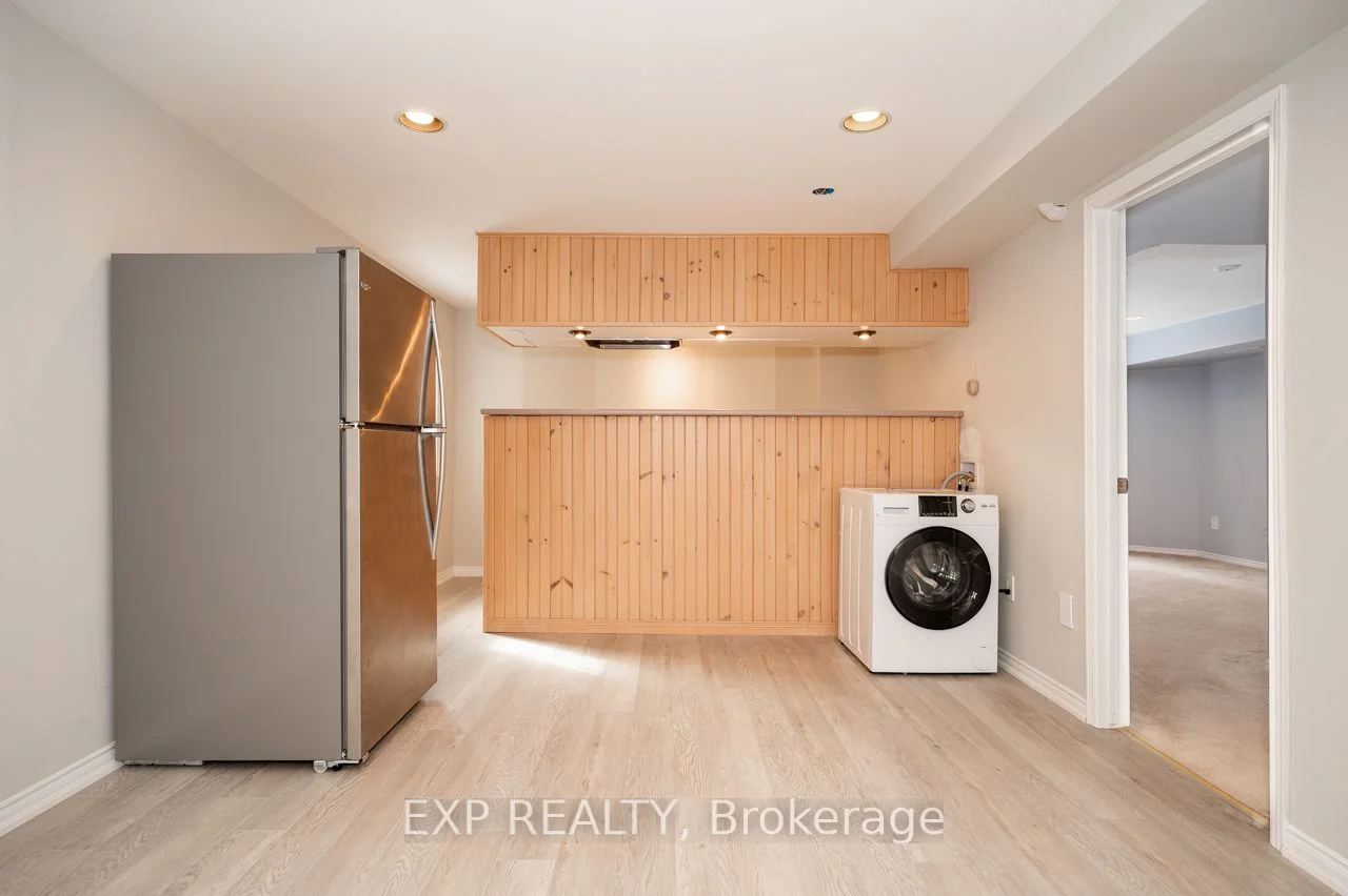 1262 Winterbourne Drive, Oakville, On L6j 7e4