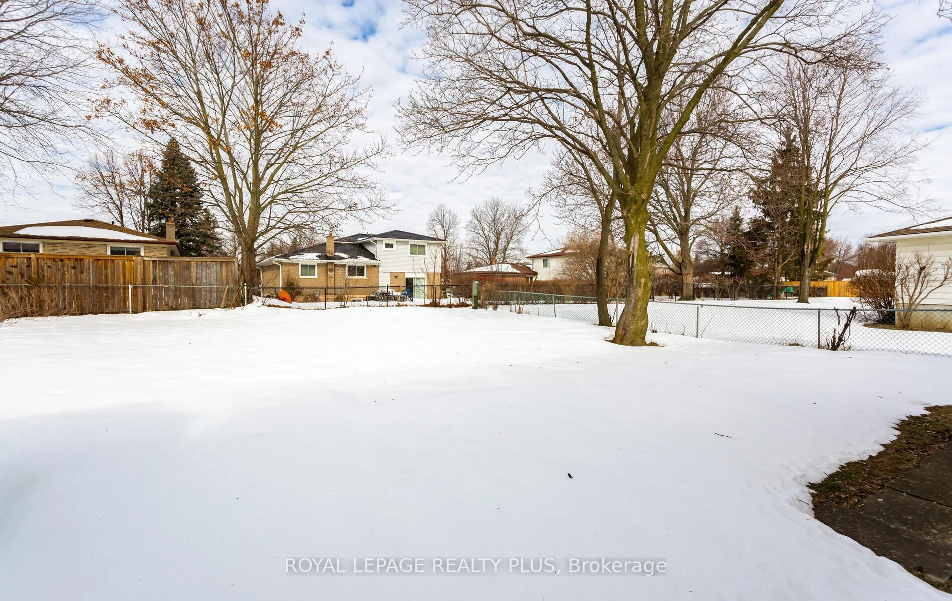 22 Airedale Court, Halton Hills, ON L7G 1G2