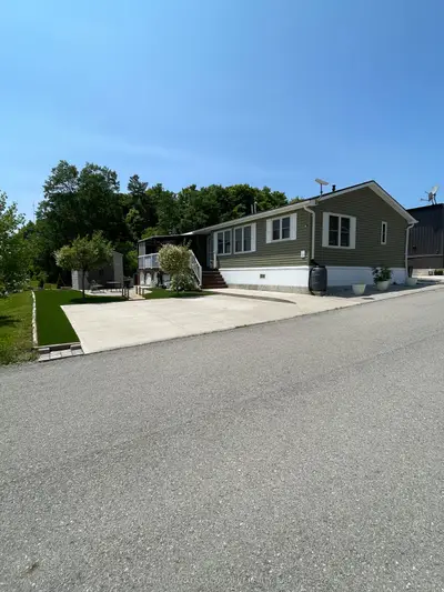 Detached in Burlington