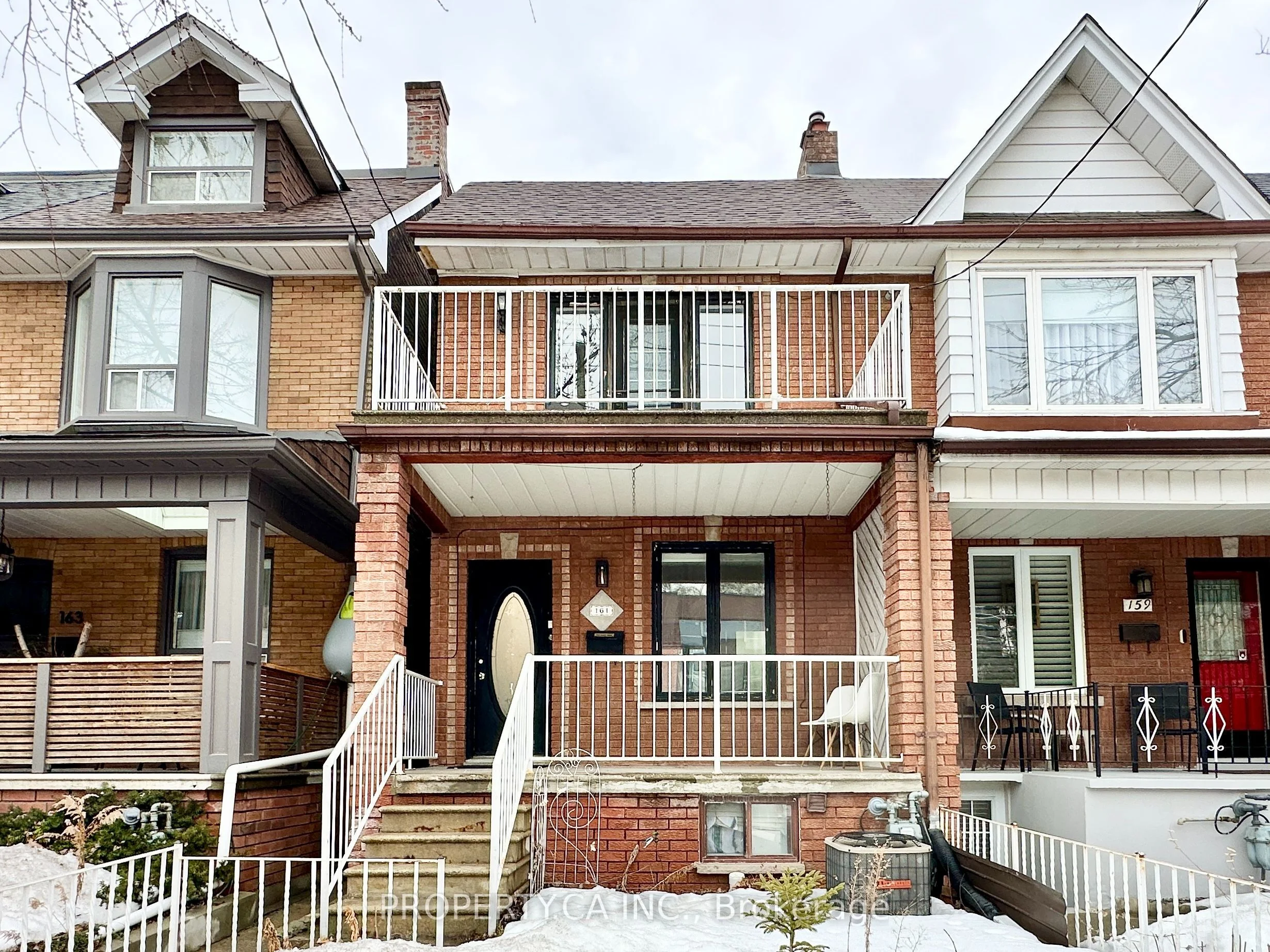 Att/Row/Townhouse in Toronto