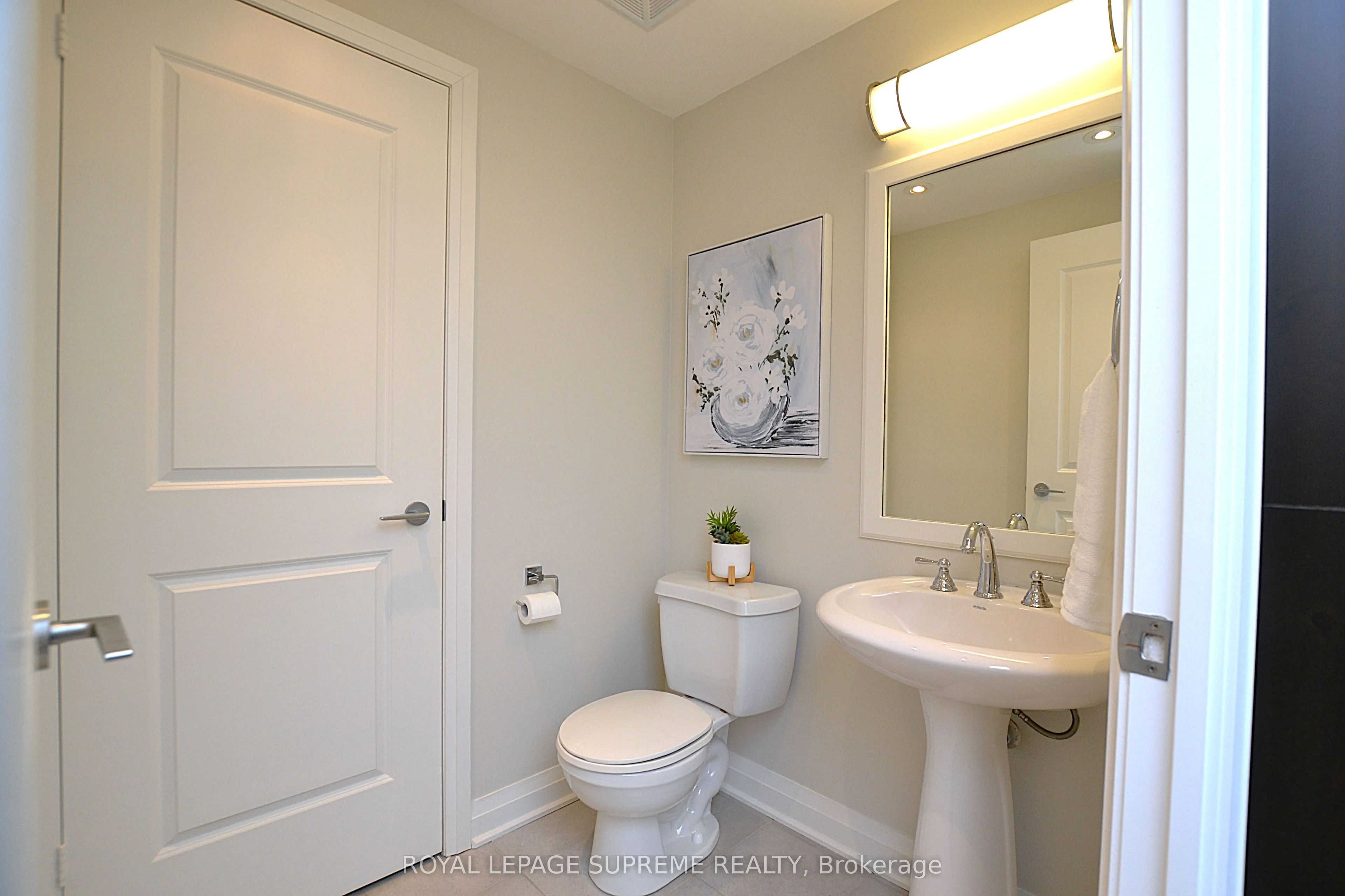 1055 Southdown Road 1211, Mississauga, ON L5J 0A3