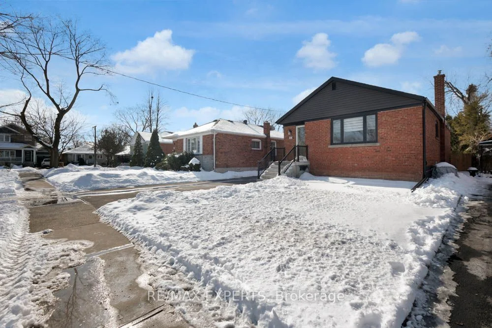 6 Rufford Road Bmst, Toronto W06, On M8w 4v4