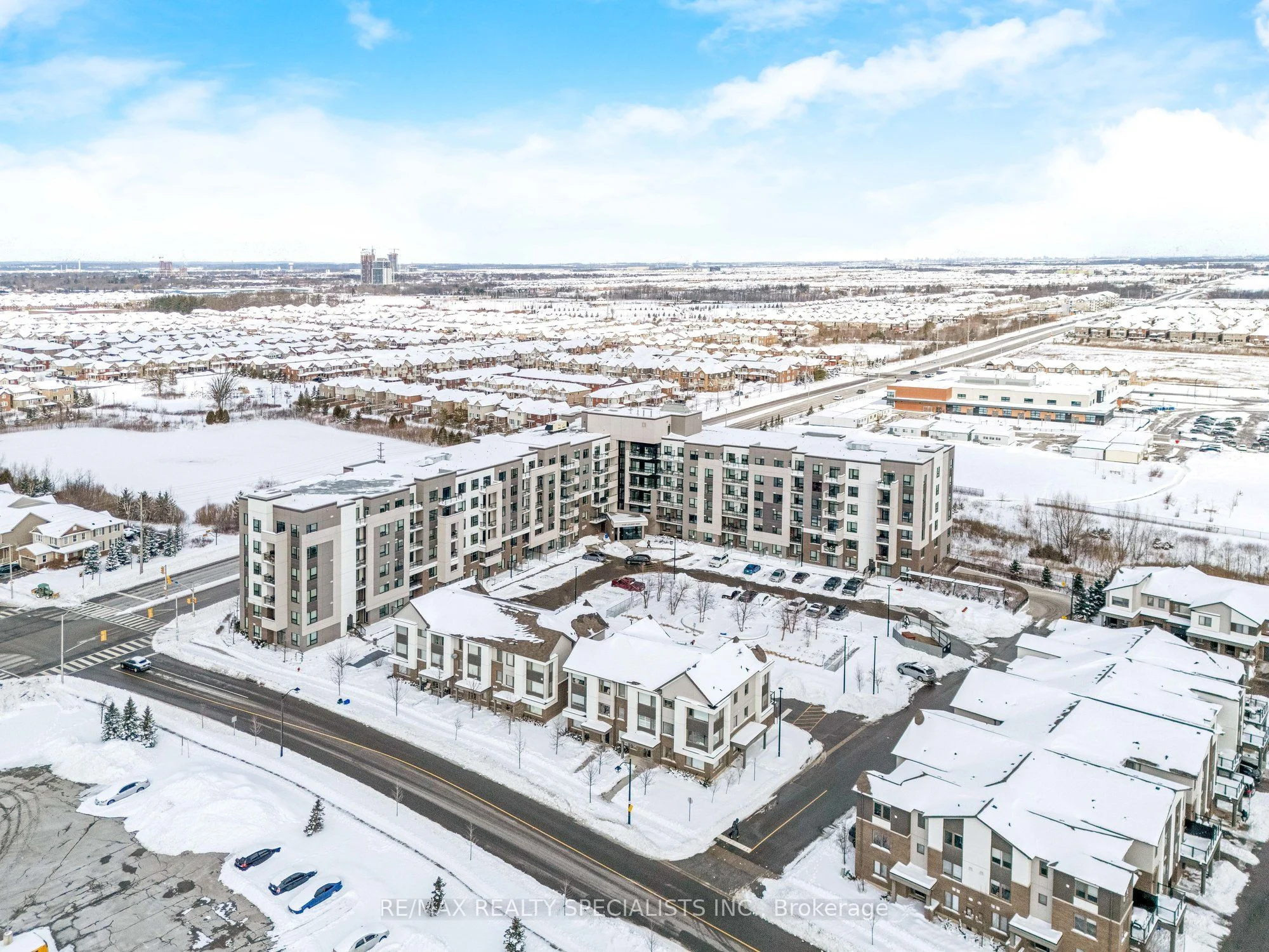 Condo Apartment in Milton