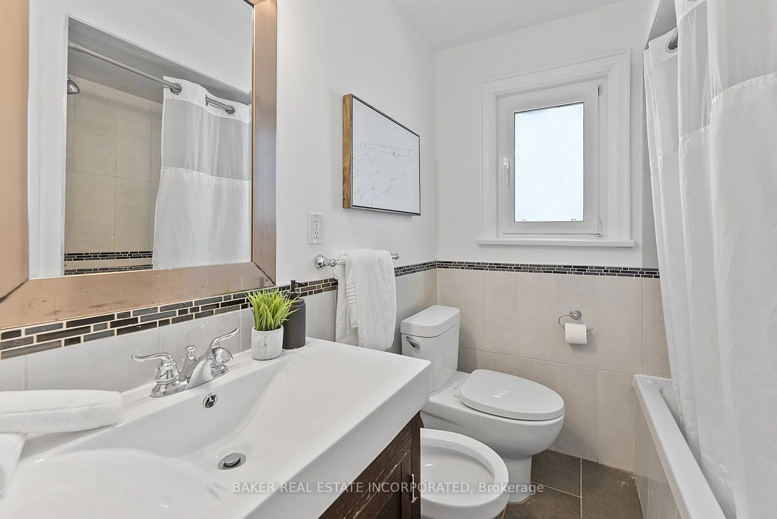 82 Vanevery Street, Toronto W06, ON M8V 1Y6