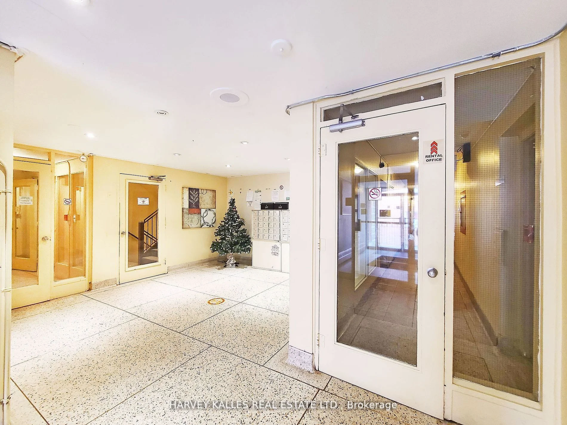 80 Blackfriar Avenue 114, Toronto W09, On M9r 3s9