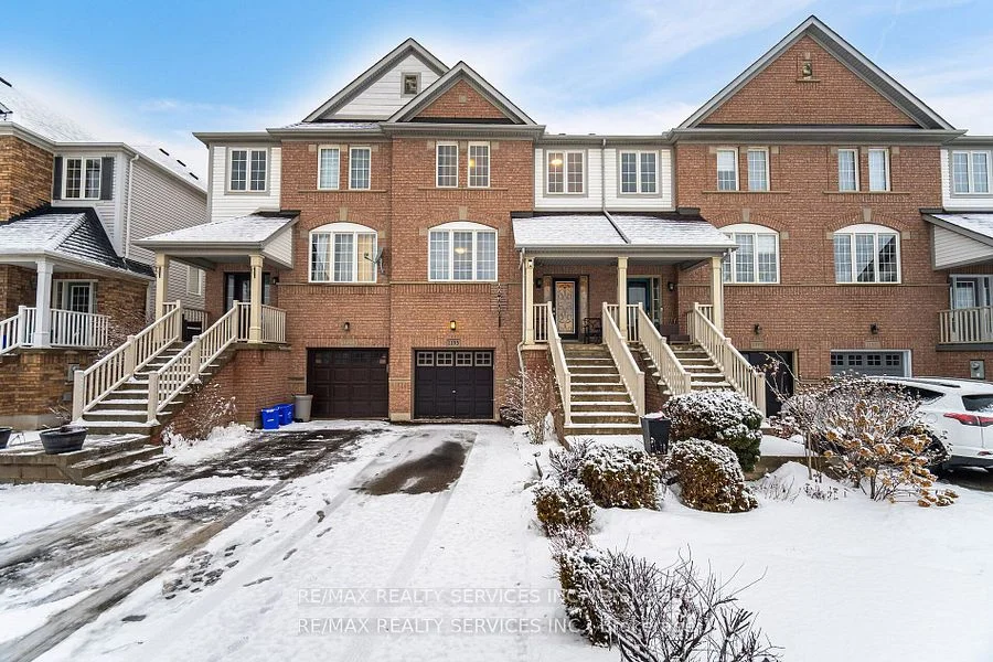 Att/Row/Townhouse in Milton