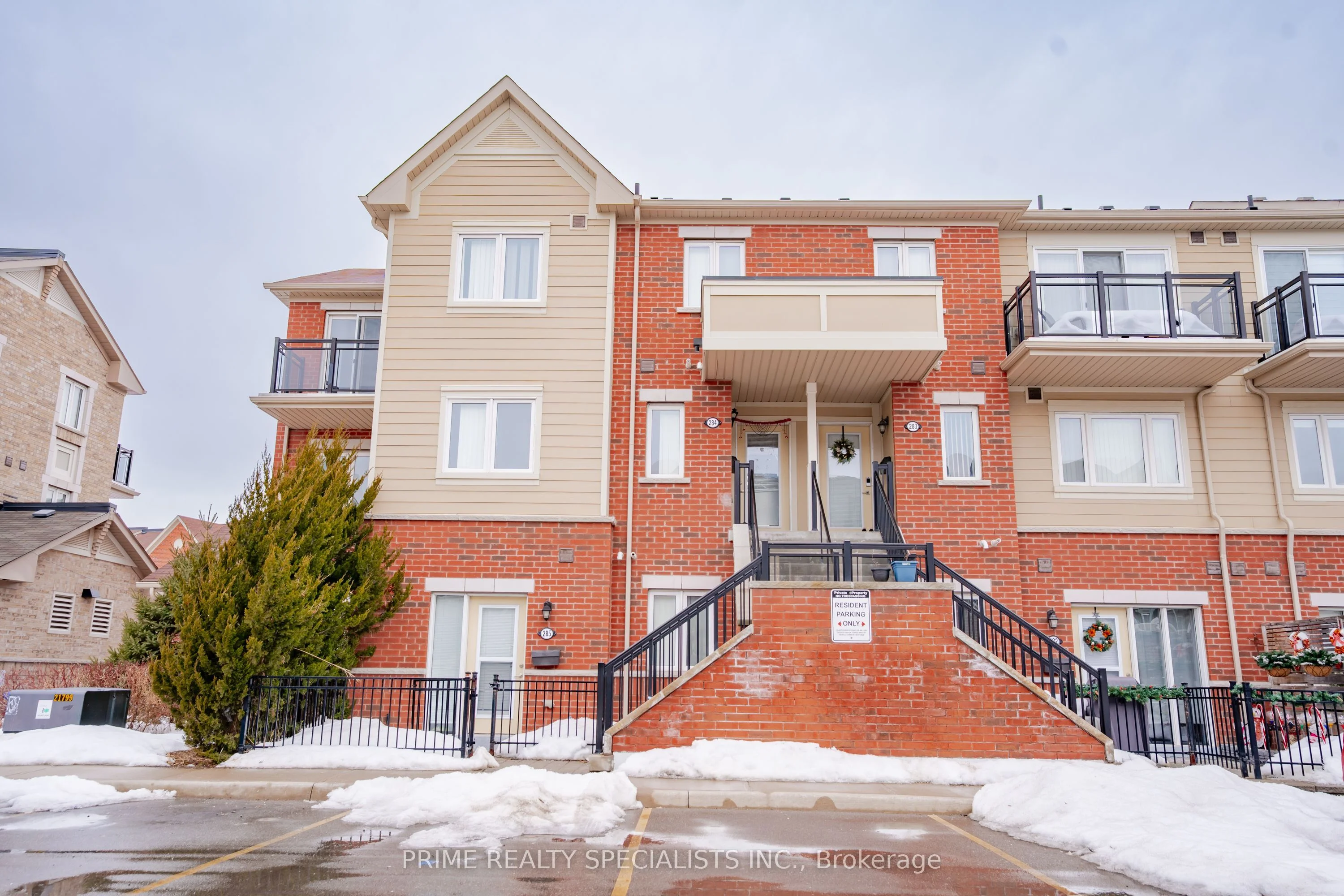 Condo Townhouse in Brampton
