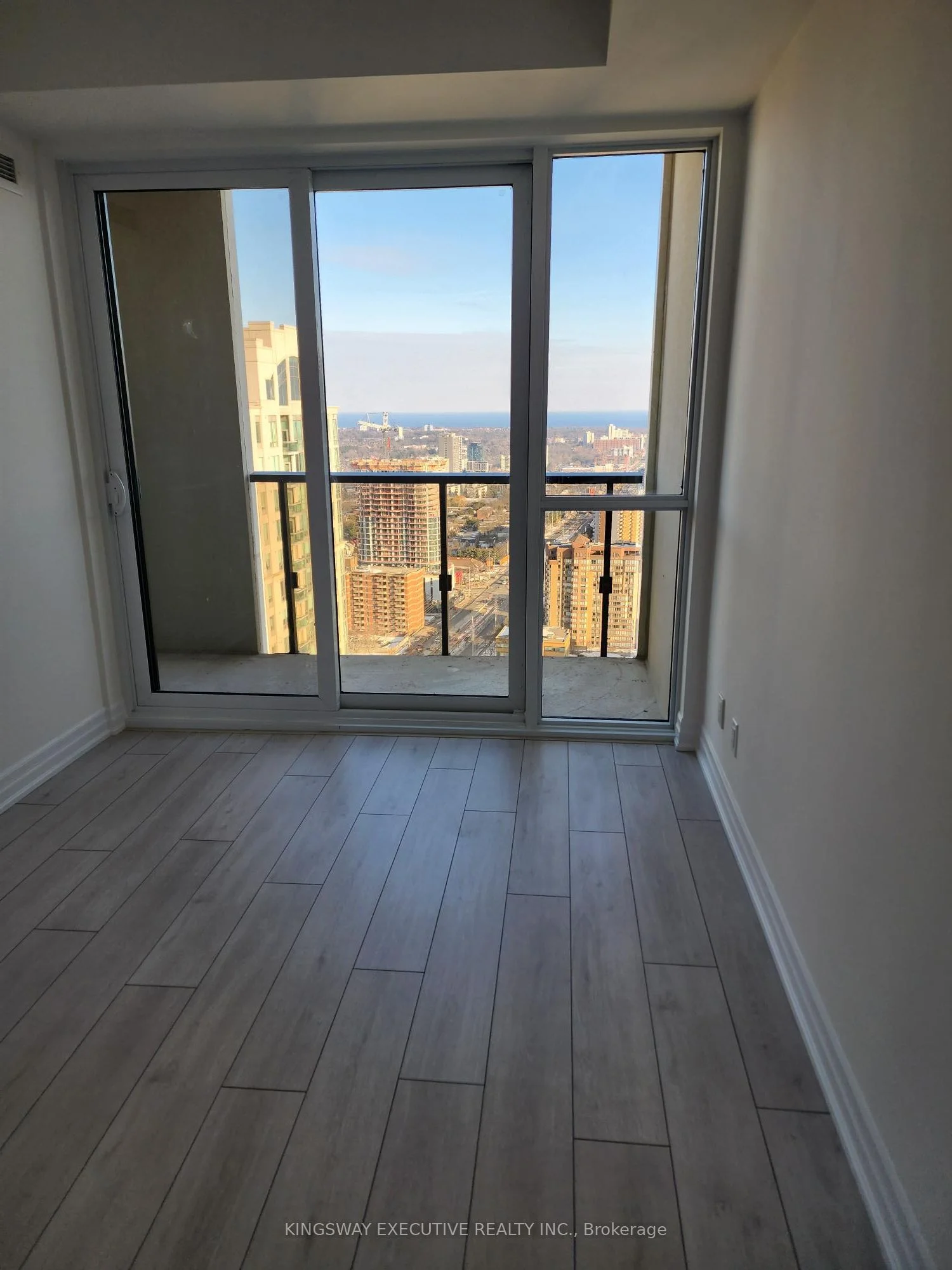 30 ELM Drive W 3106, Mississauga, ON L5B 0N6