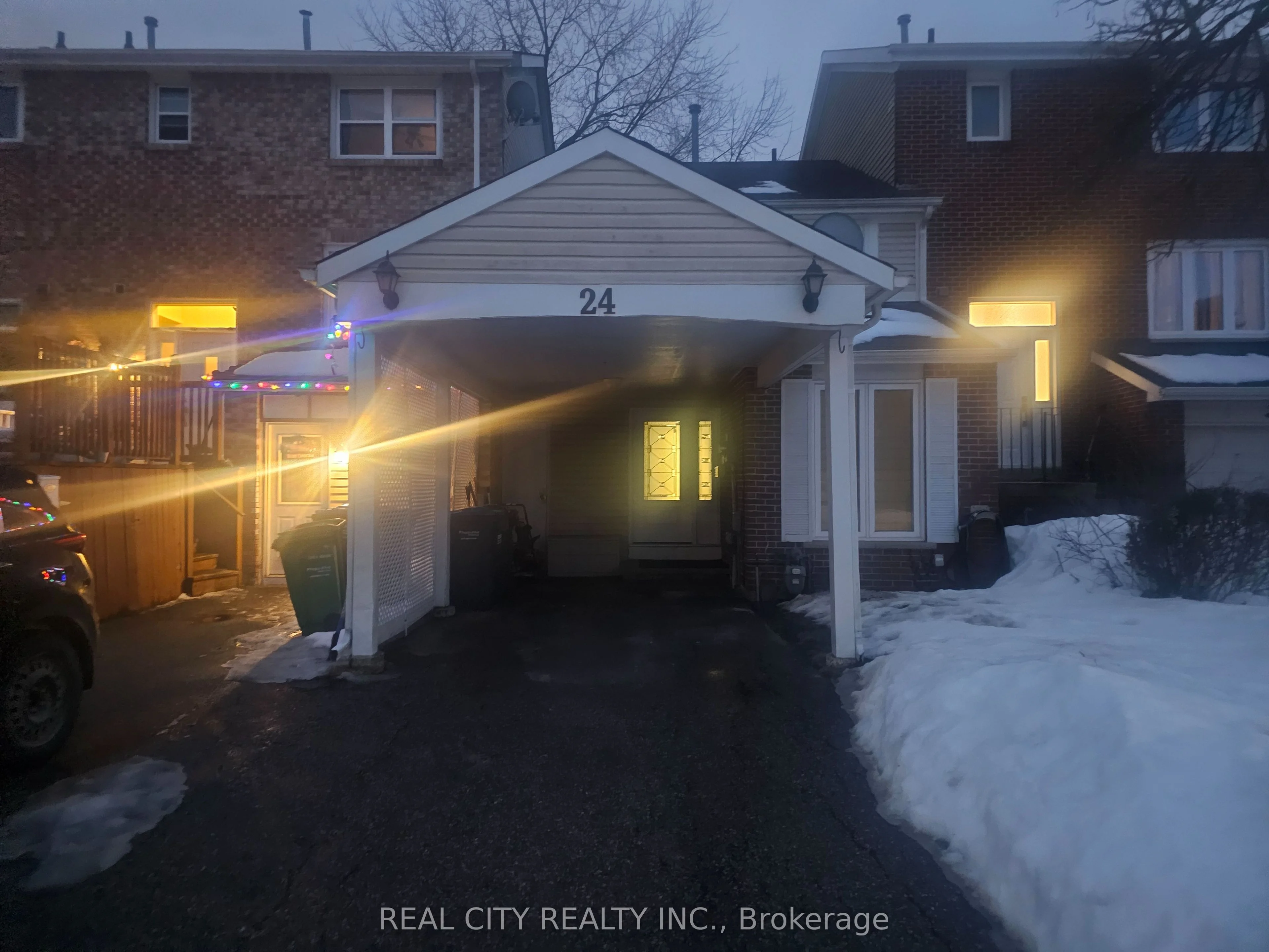 Att/Row/Townhouse in Brampton