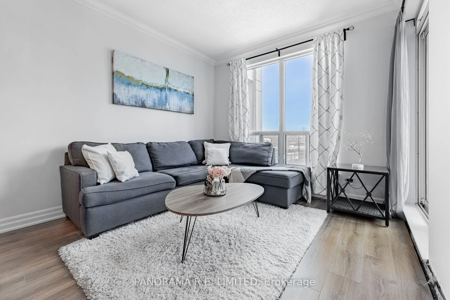 2087 Lake Shore Boulevard W 402, Toronto W06, On M8v 4g3