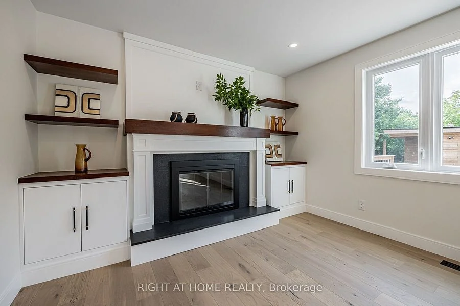 690 Hillman Crescent, Mississauga, On L4y 2h9