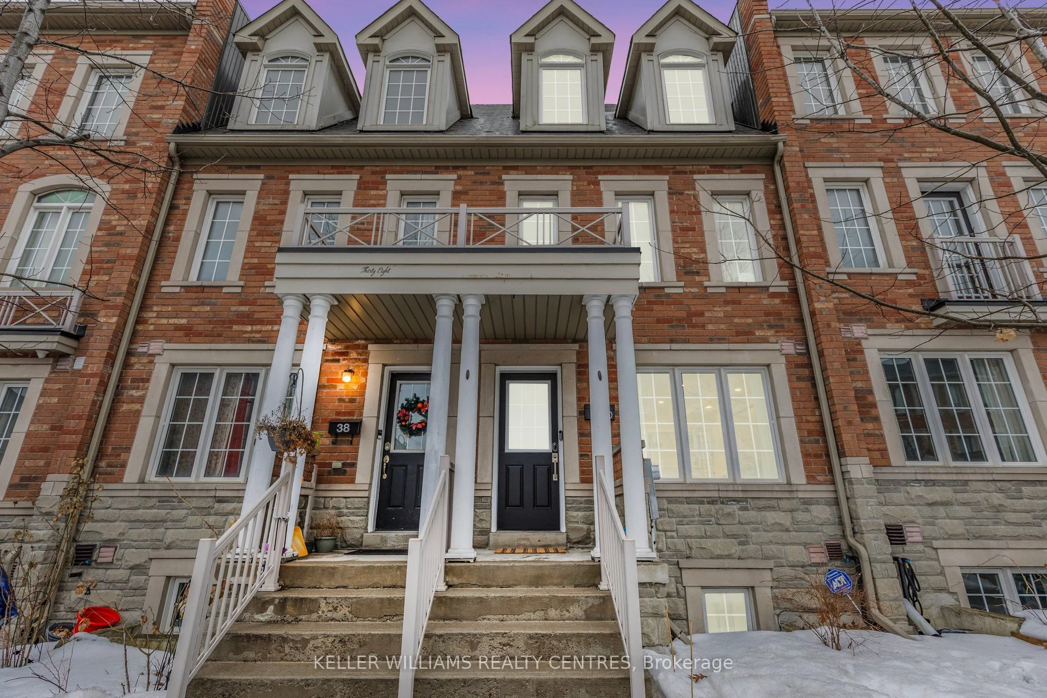 Att/Row/Townhouse in Toronto